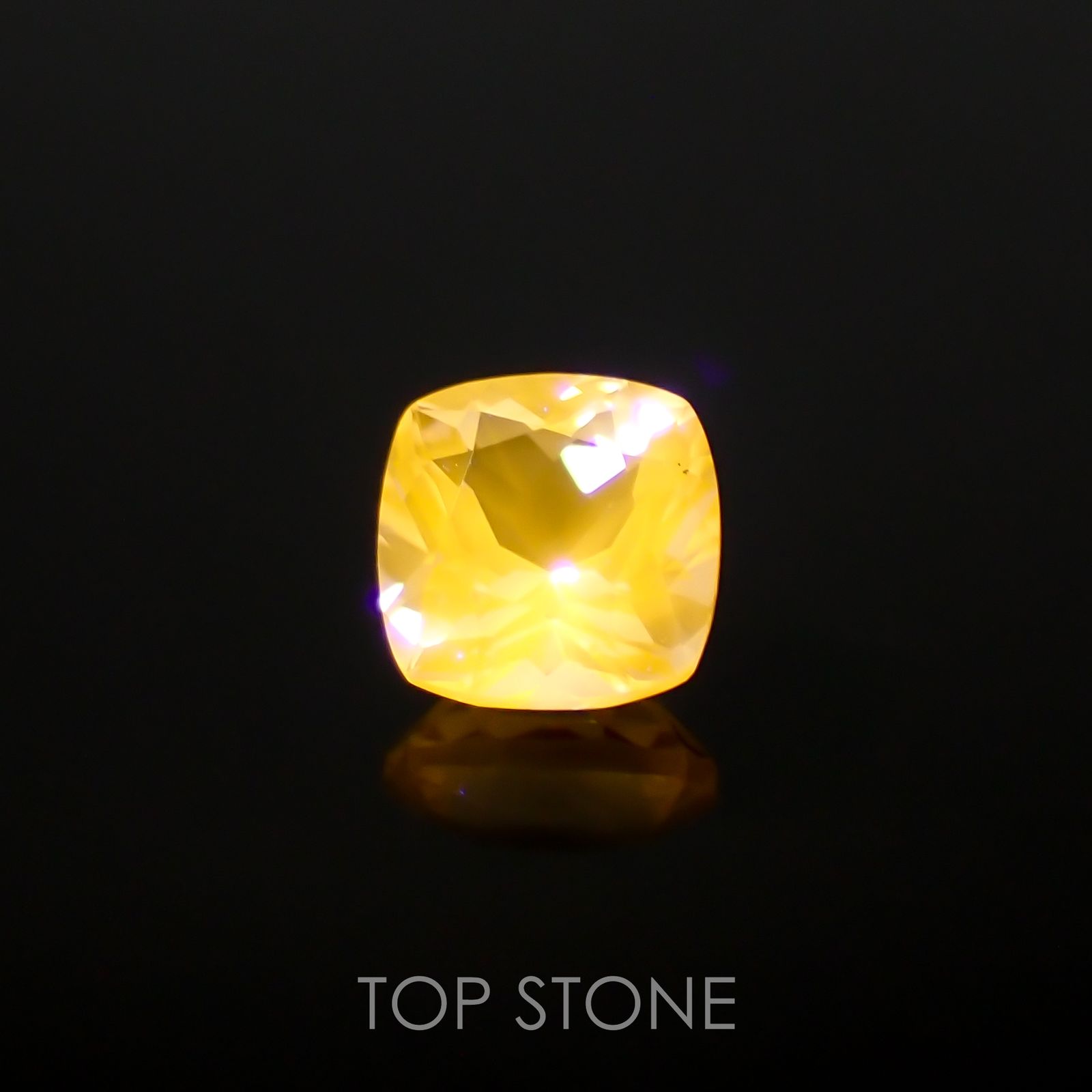マリアライトフルオレッセンス(宝石名パープル・スキャポライト) スリランカ産 0.25ct 識別済[21019562]4×4mm前後