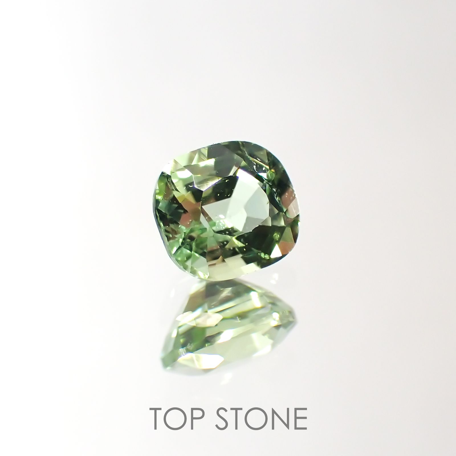 ミントトルマリン(宝石名グリーン・トルマリン) アフガニスタン産 0.39ct 識別済[211013623]4.6×4.1mm前後