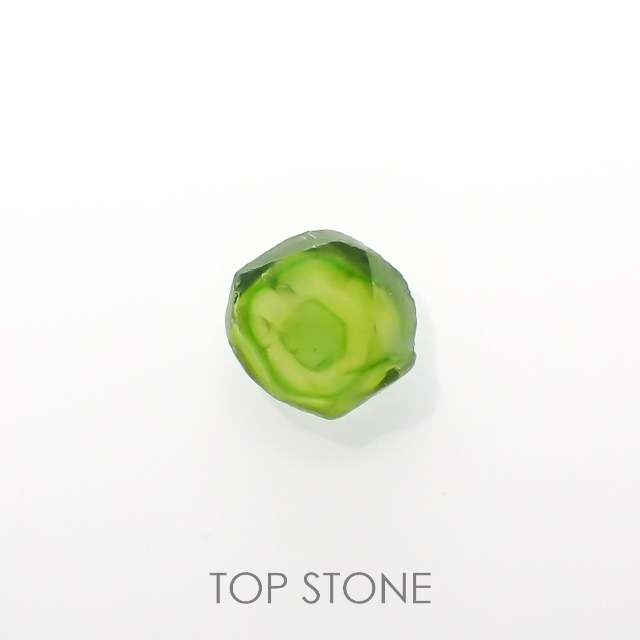 デマントイドガーネット(宝石名デマントイド・ガーネット) 原石・結晶 0.38ct 識別済[210812775]4.5×4.4mm前後