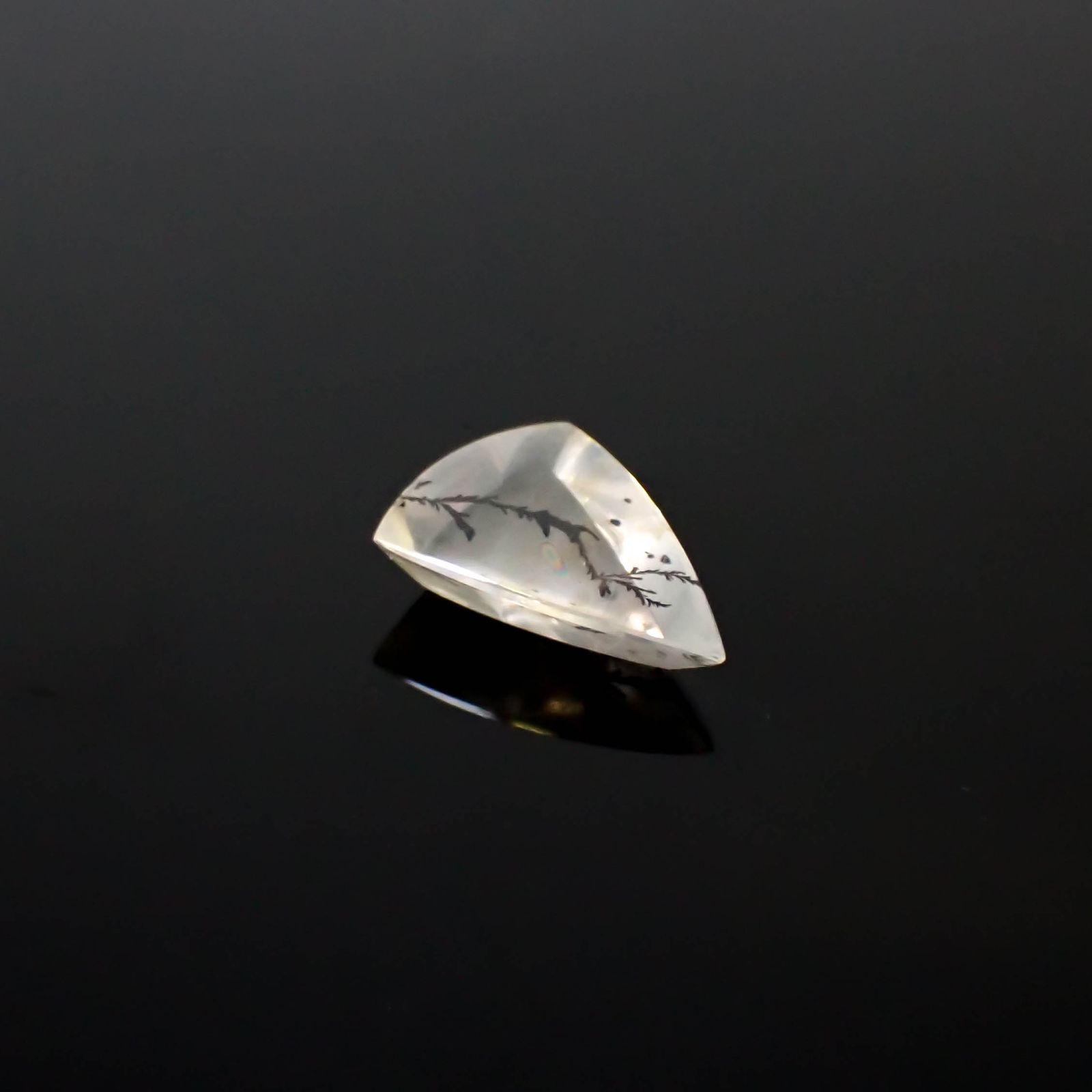 デンドリチッククォーツ ブラジル産 5.97ct [250330085]16.8x12.2mm前後