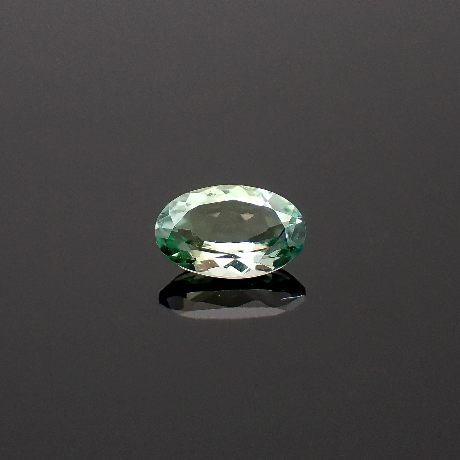 グリーンゾイサイト(宝石名ゾイサイト)タンザニア産 識別済 0.25ct / 5x3.2mm前後 [260932855]