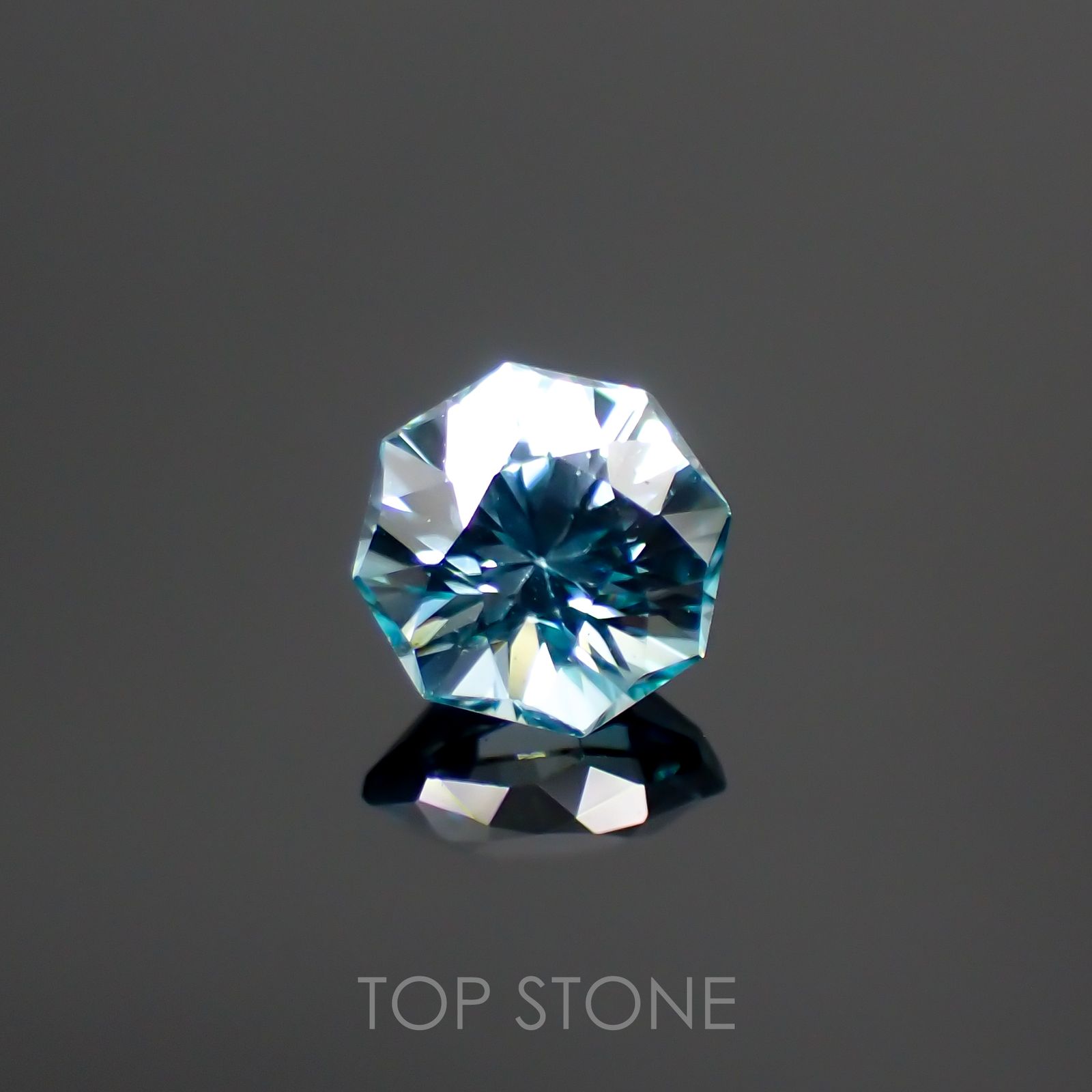 ◇オクタゴンカット◇ブルージルコン カンボジア産 ルース 0.78ct[210913360]4.9×4.9mm前後