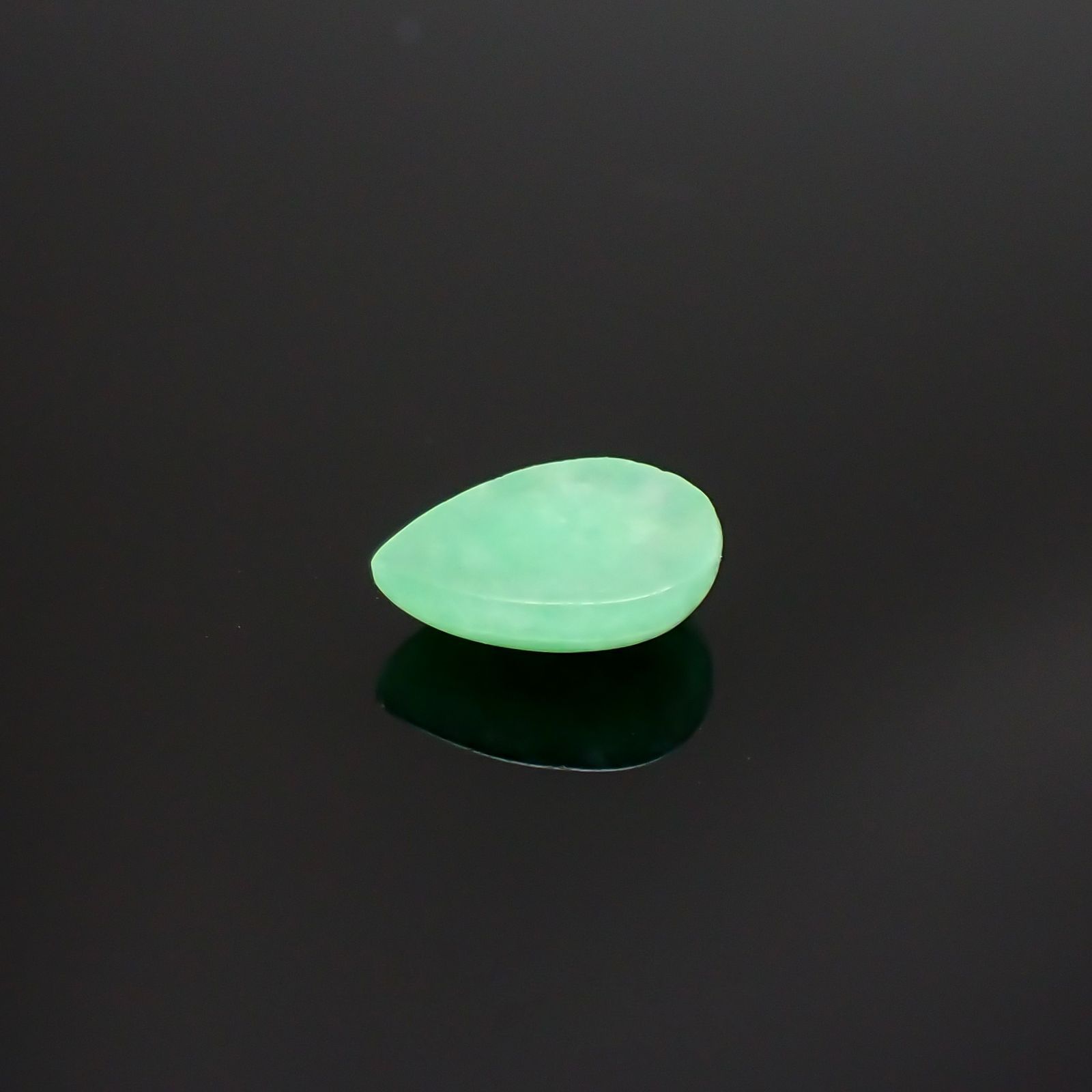 翡翠(宝石名ジェダイト)ビルマ産 0.78ct 識別済[220515808]7.1x5.1mm前後
