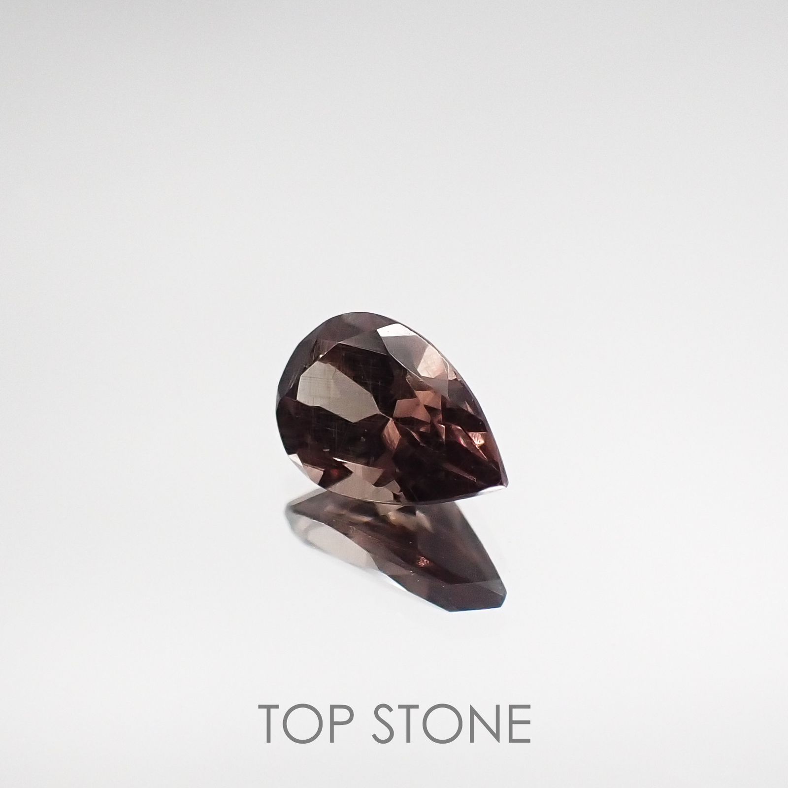 カラーチェンジガーネット タンザニア・マダガスカル産 ルース 0.52ct[210611192]6.2×4mm前後
