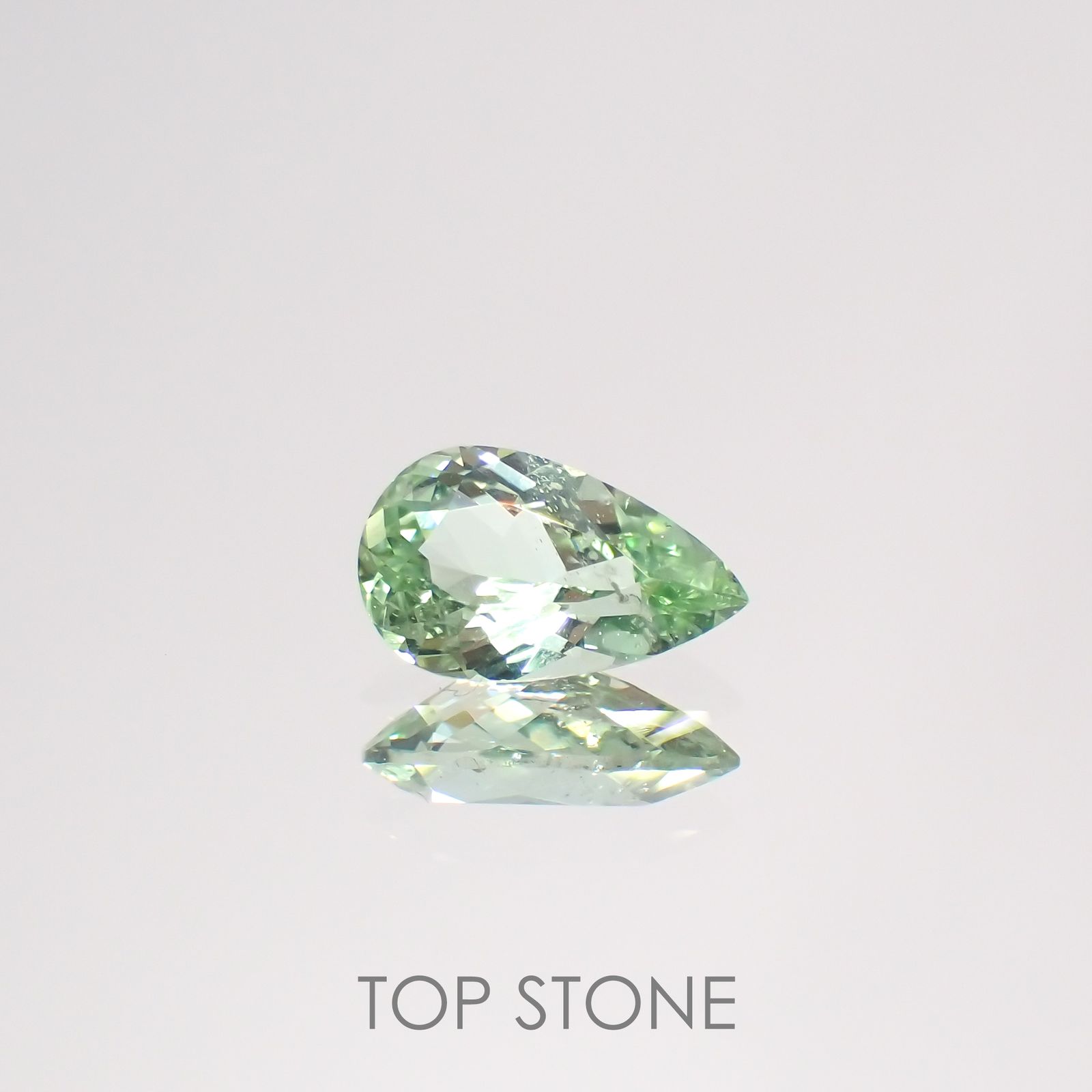 バナジウムコーネルピン(宝石名コーネルピン)タンザニア・タンガ州産 0.86ct 識別済[220115620]8.3x4.9mm前後