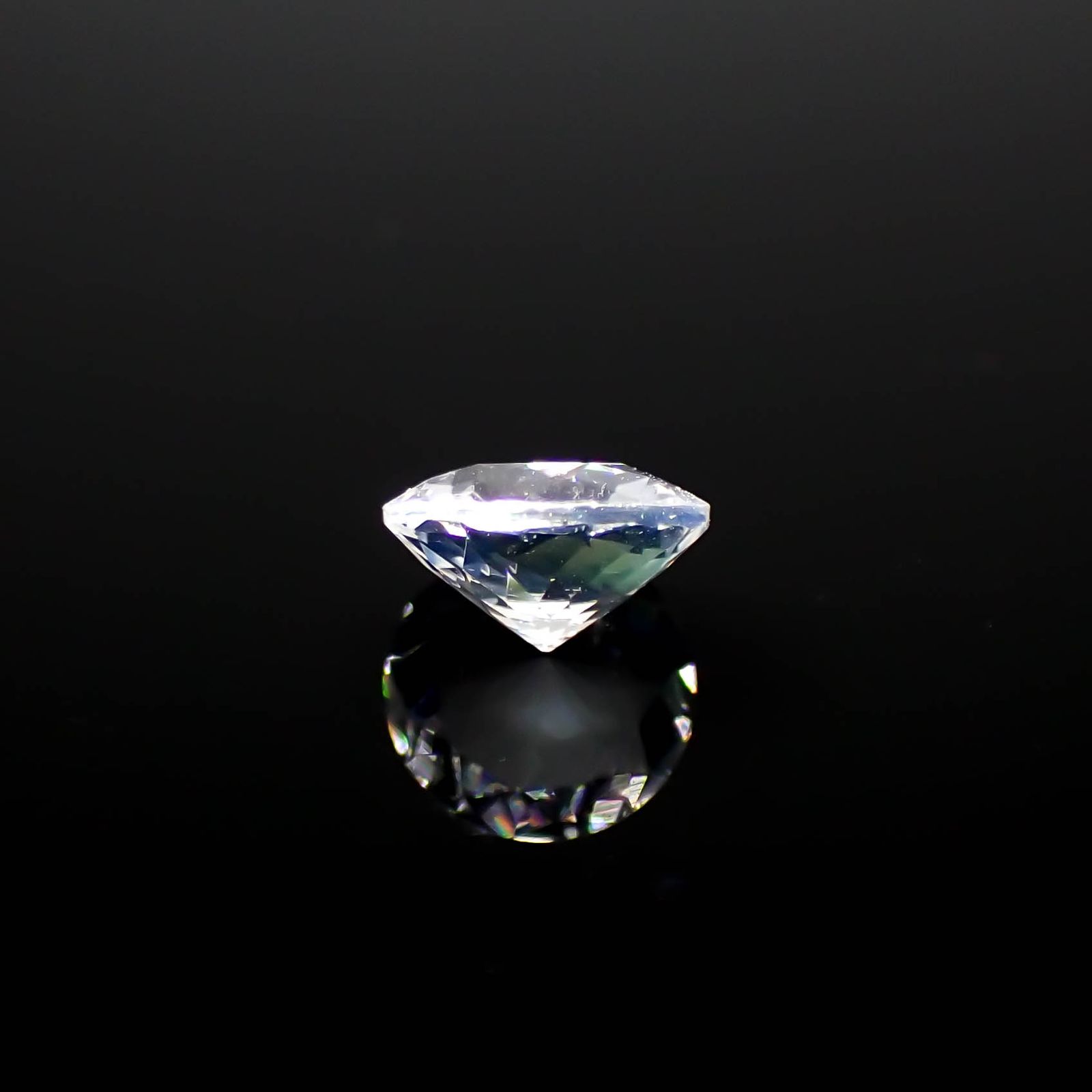 レインボームーンストーン ザンビア産 0.58ct[240326920]5.8x5.8mm前後
