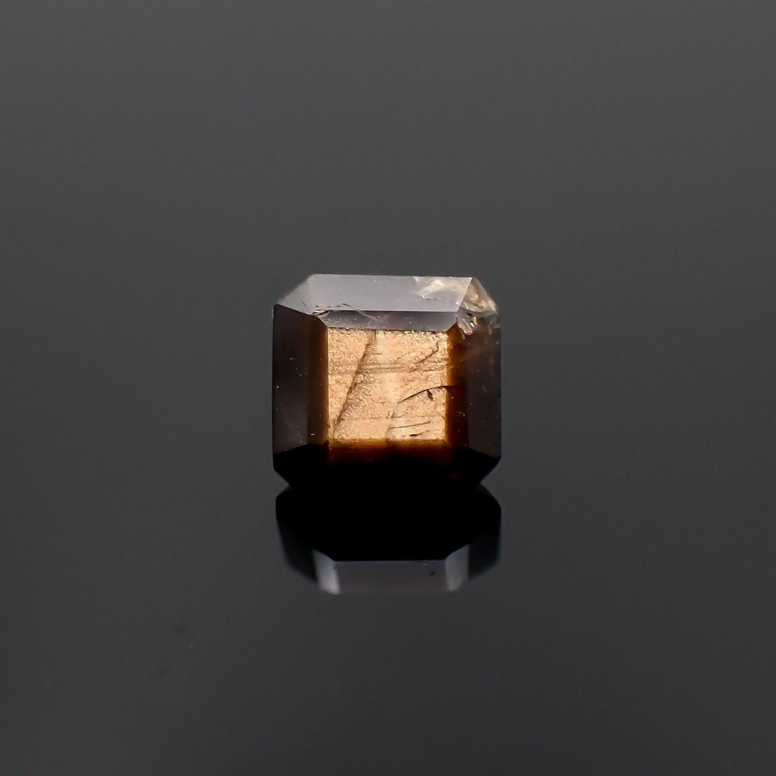 ゴールドシーンサファイア非加熱 ケニア産 1.39ct[230321333]5.8x5.4mm前後