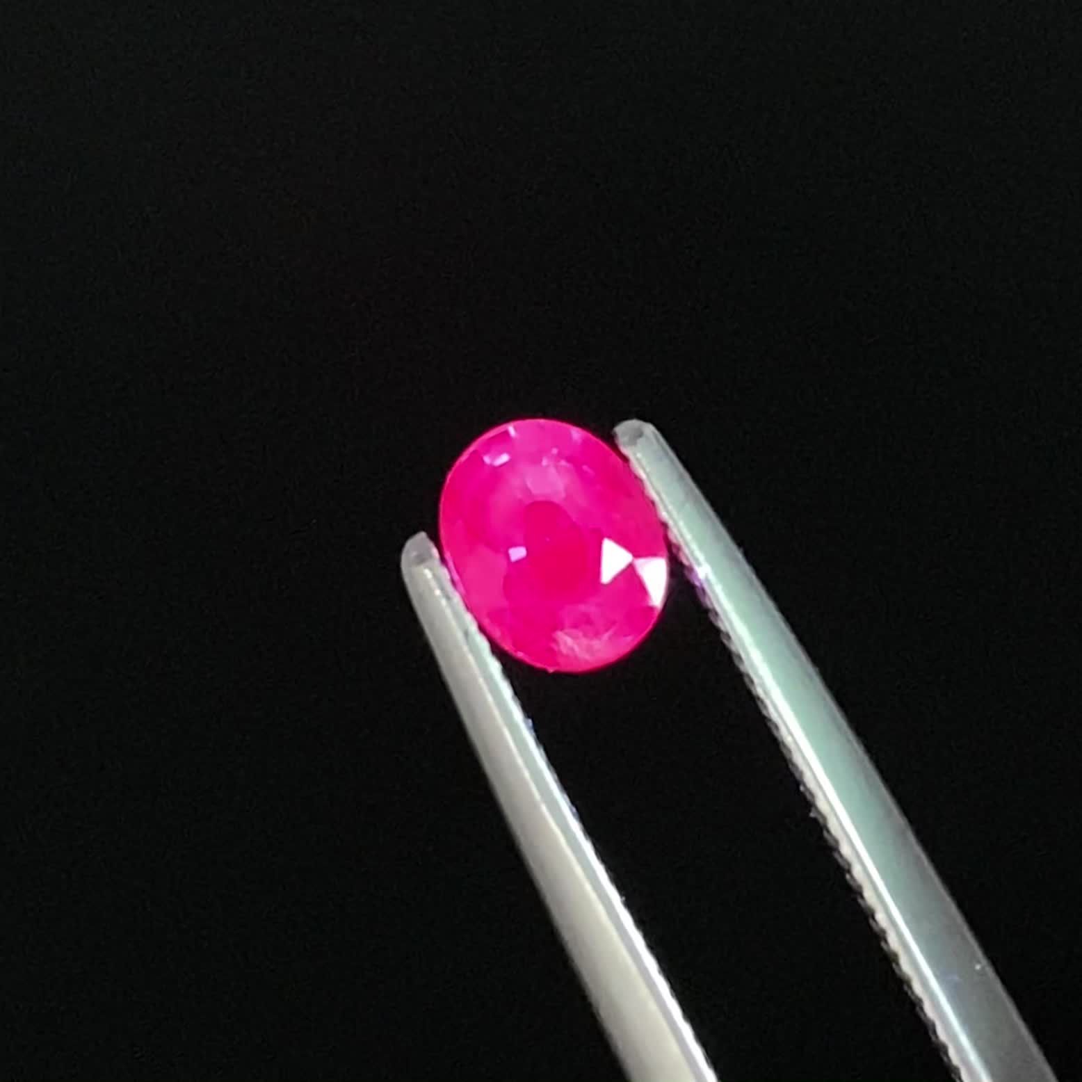 ウィンザーサファイア タンザニア・ウィンザー産 0.48ct / 5x4mm前後