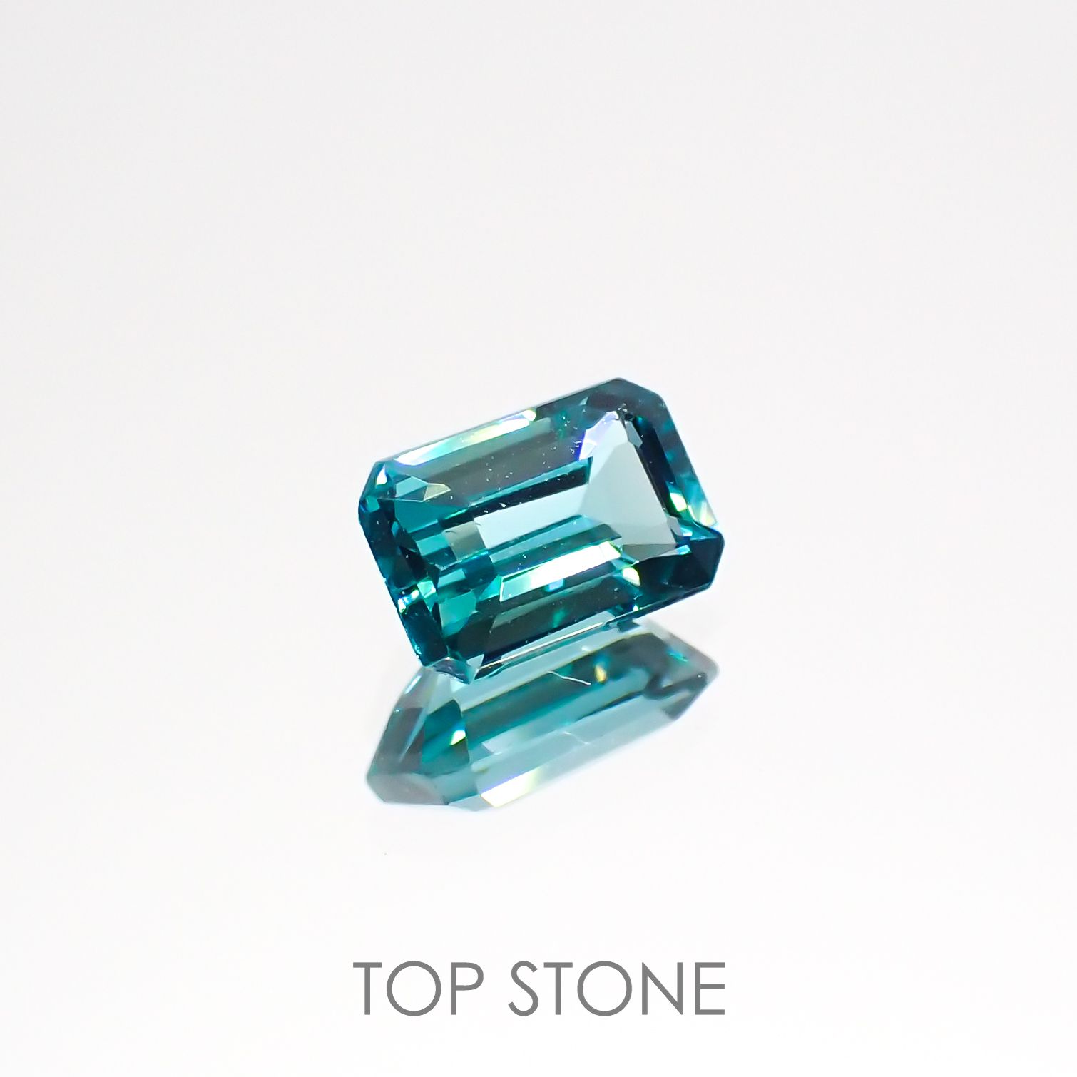 ブルーグリーンアパタイト(宝石名アパタイト)マダガスカル産 0.53ct 識別済[220616660]5.7x3.8mm前後