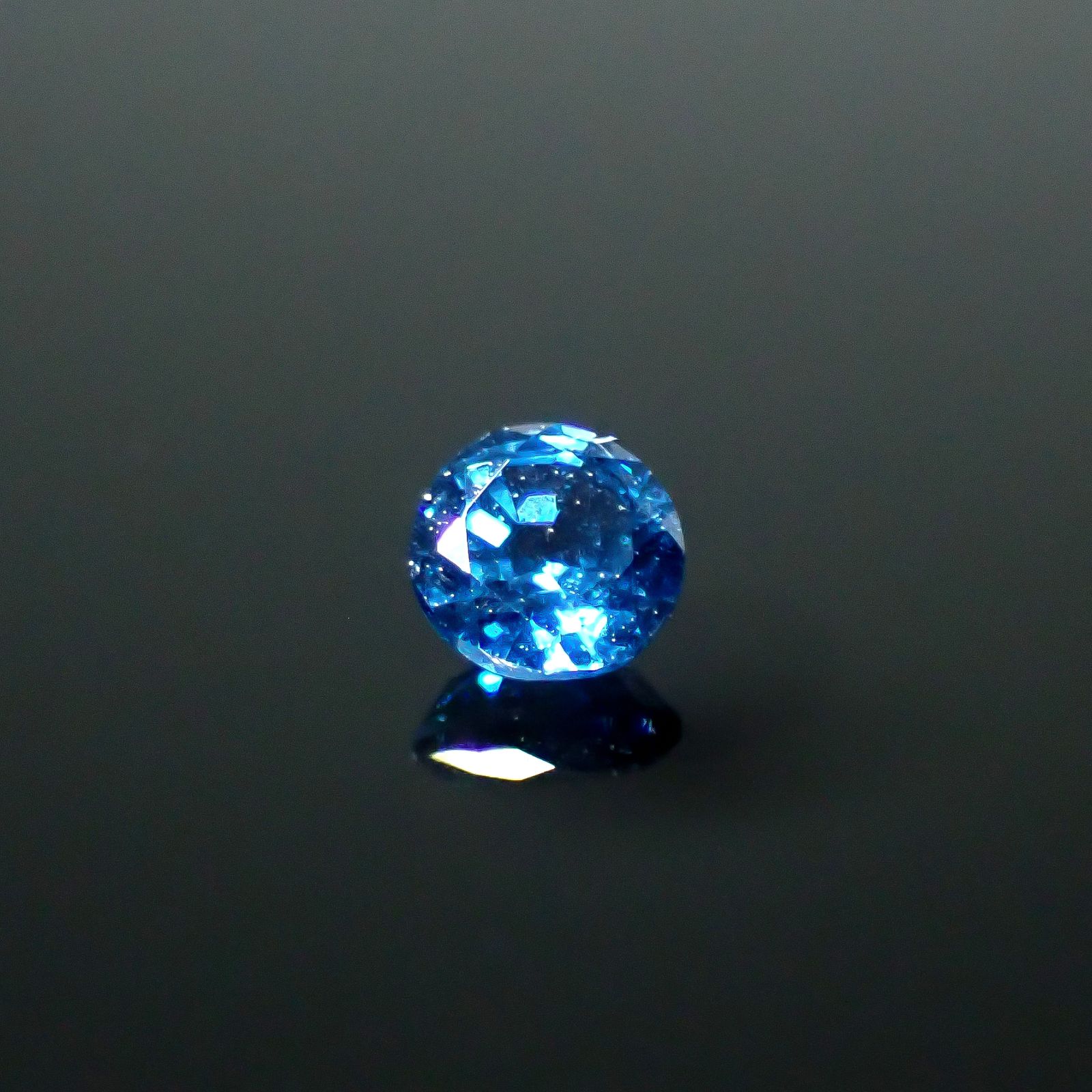 ガーナイト ナイジェリア産 0.15ct / 2.9x2.9mm前後 [250730654]