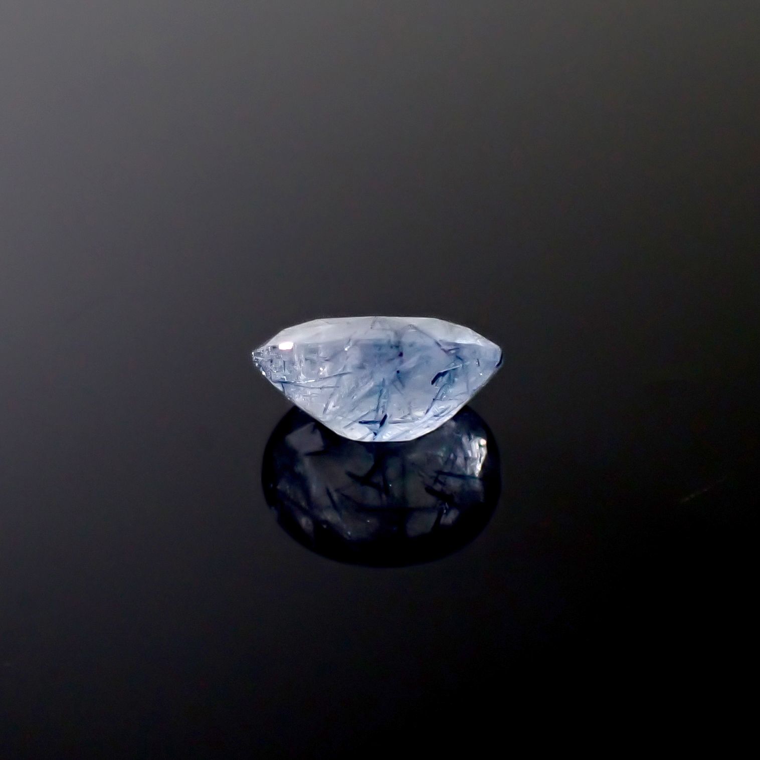 インディゴライトインクォーツ ブラジル産 1.62ct [241229602]8.9x7.1mm前後