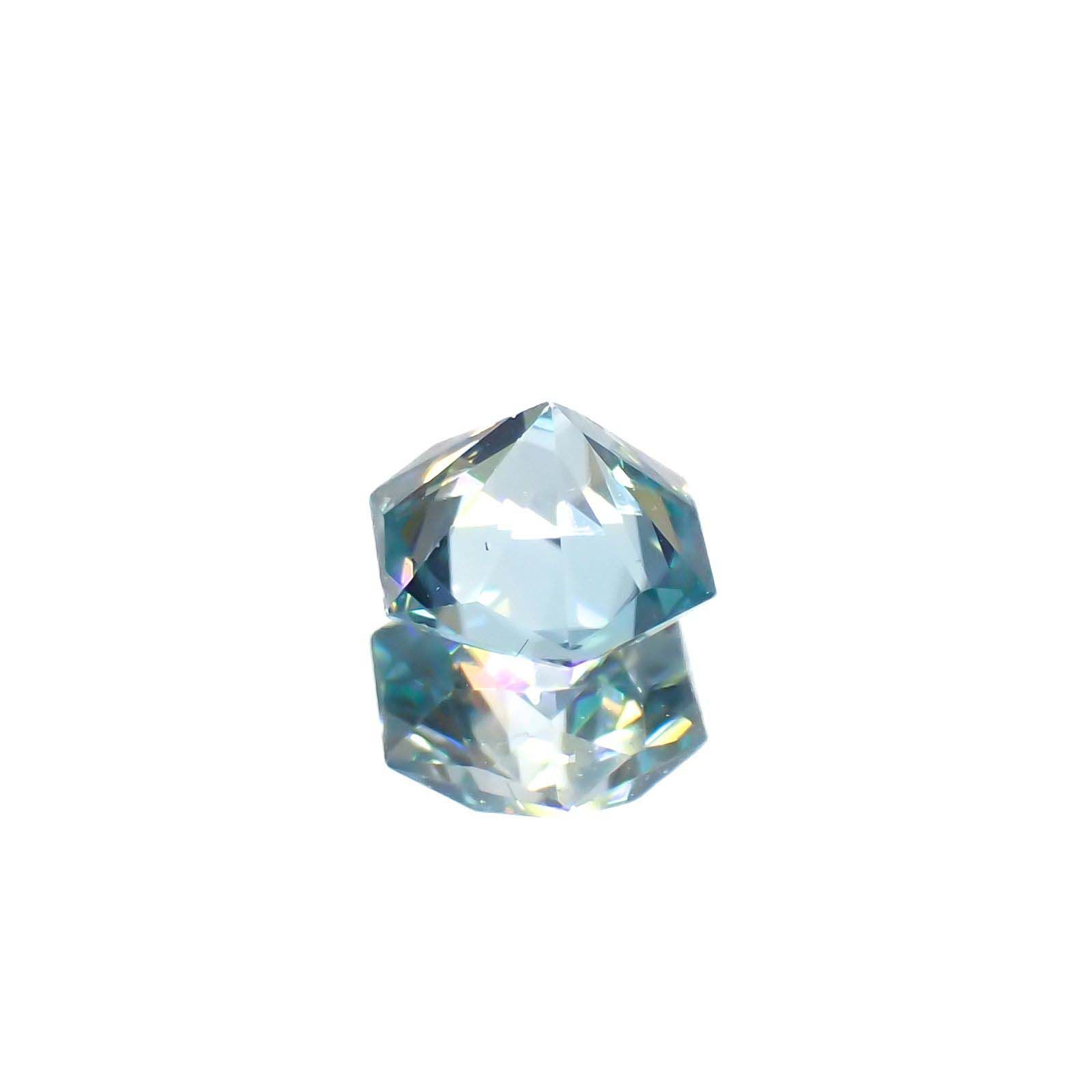◇ヘキサゴンカット◇アイスブルージルコン(宝石名ジルコン)カンボジア産 0.80ct 識別済[220716825]4.9x4.8mm前後