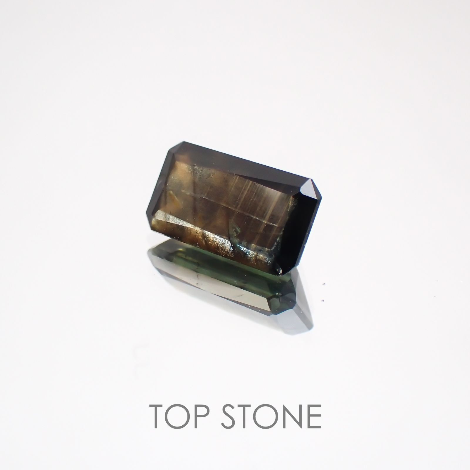 ゴールドシーンサファイア 非加熱(宝石名シーン・サファイア) ケニア産 1.916ct ソ付(彩珠)[210310351]8.9×5mm前後