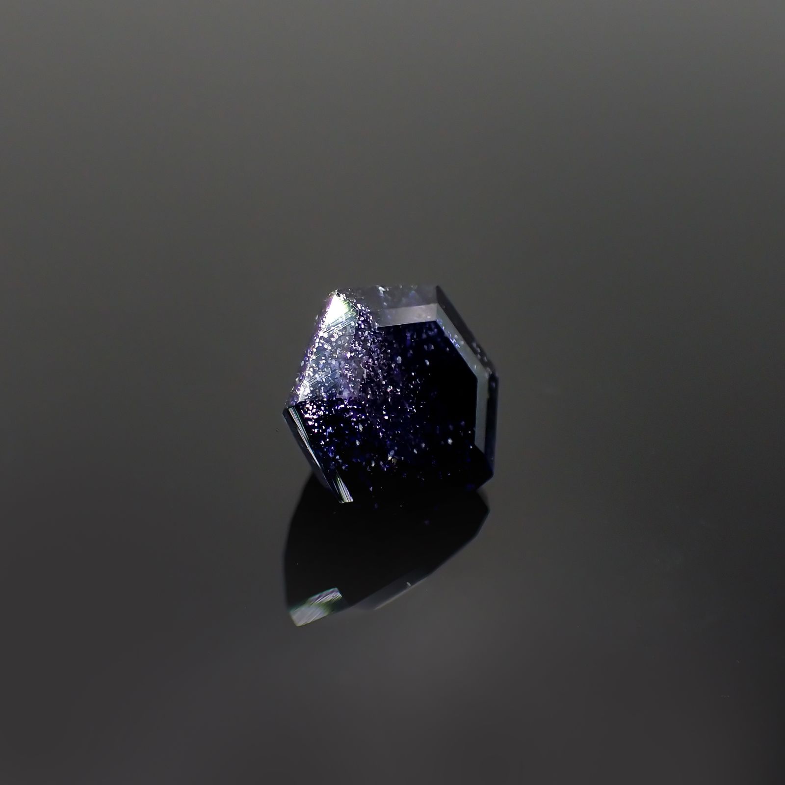 ◇オクタゴンカット◇アイオライトサンストーン(宝石名アベンリュリン・アイオライト)ブラジル産 4.062ct ソ付(彩珠)[231224587]10.2x9.8mm前後