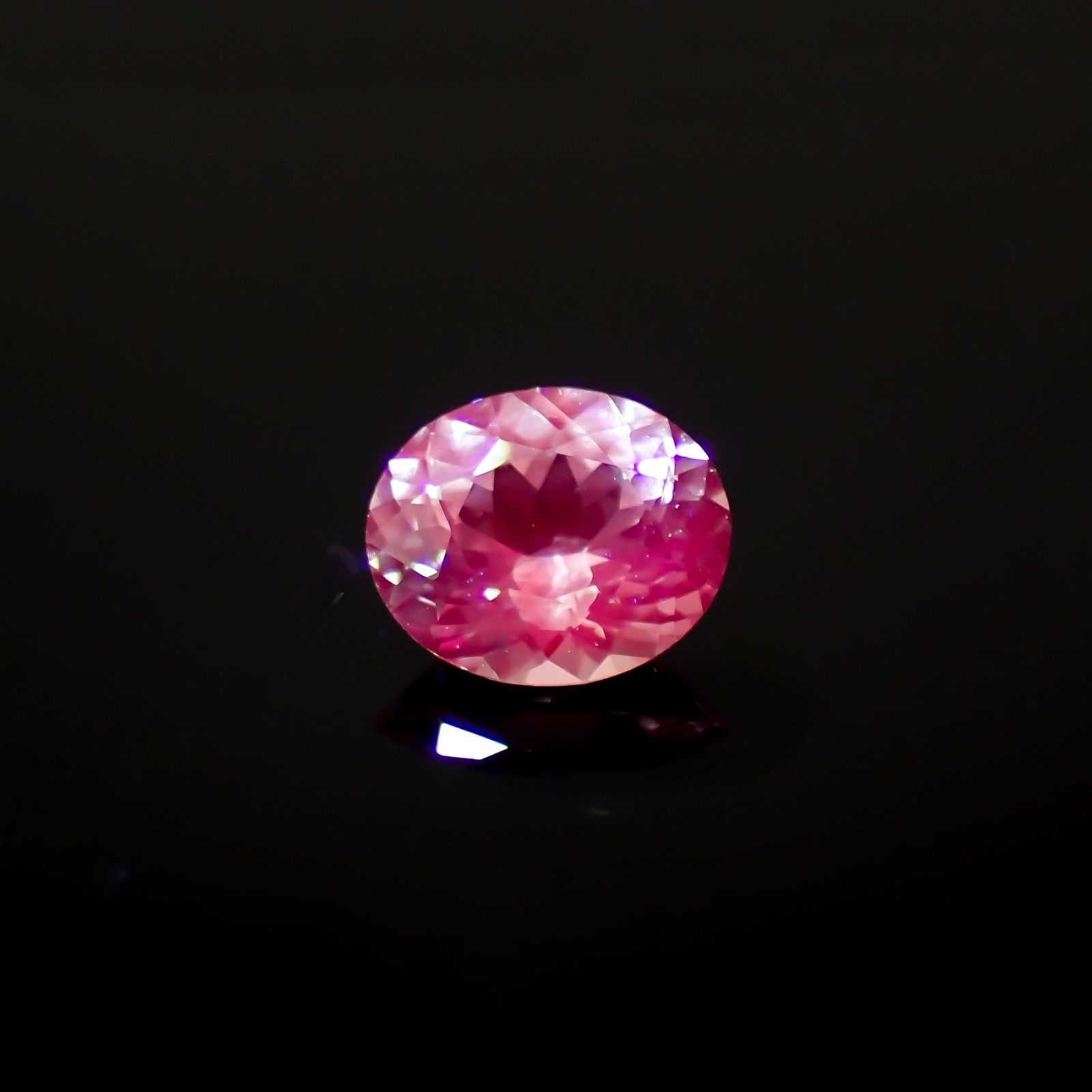 ラベンダーサファイア(宝石名サファイア)スリランカ/マダガスカル産 0.61ct 識別済[250817482]5.8x4.9mm前後