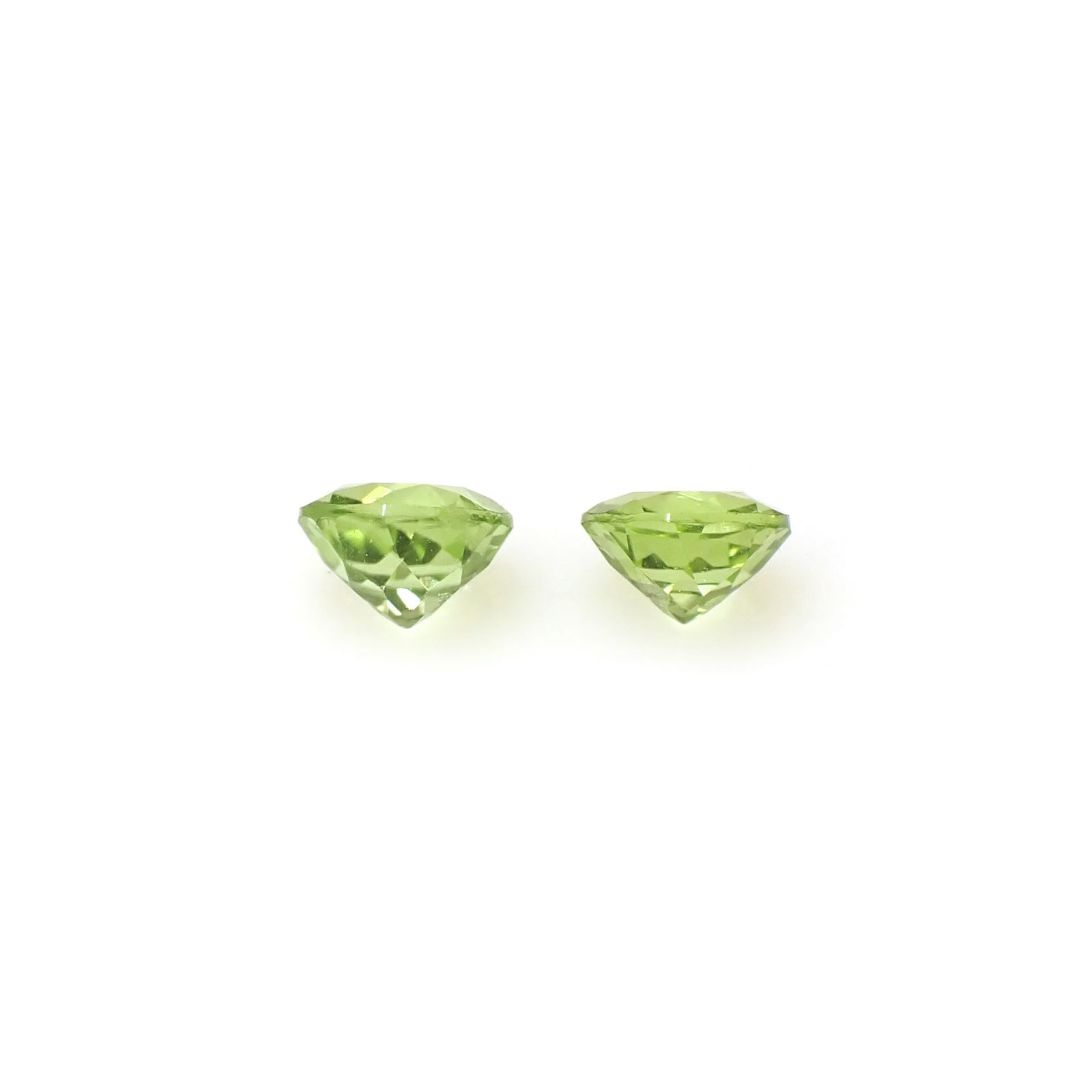 ◇ペアセット◇ペリドット 中国産 1.08ct(2pcs合計) [250730797]5.1x5mm前後