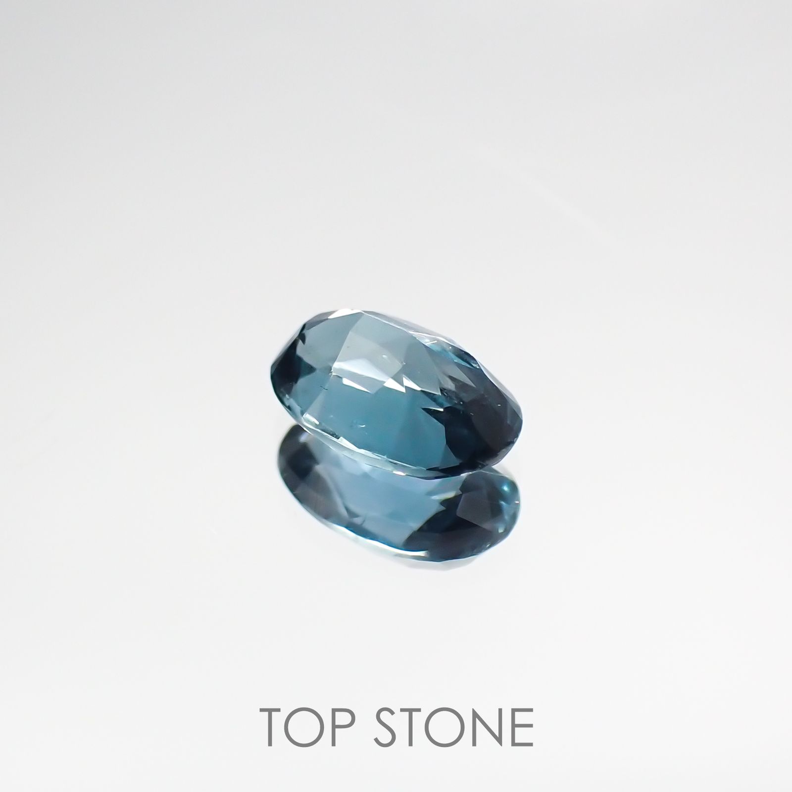 オーシャンブルーカイヤナイト ネパール産 ルース 0.58ct[210711422]6.2×4.1mm前後