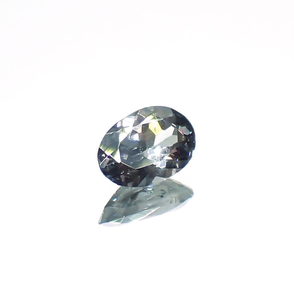 カラーチェンジガーネット アレキタイプ マダガスカル・ベキリー産 0.45ct[230522172]5.8x3.9mm前後