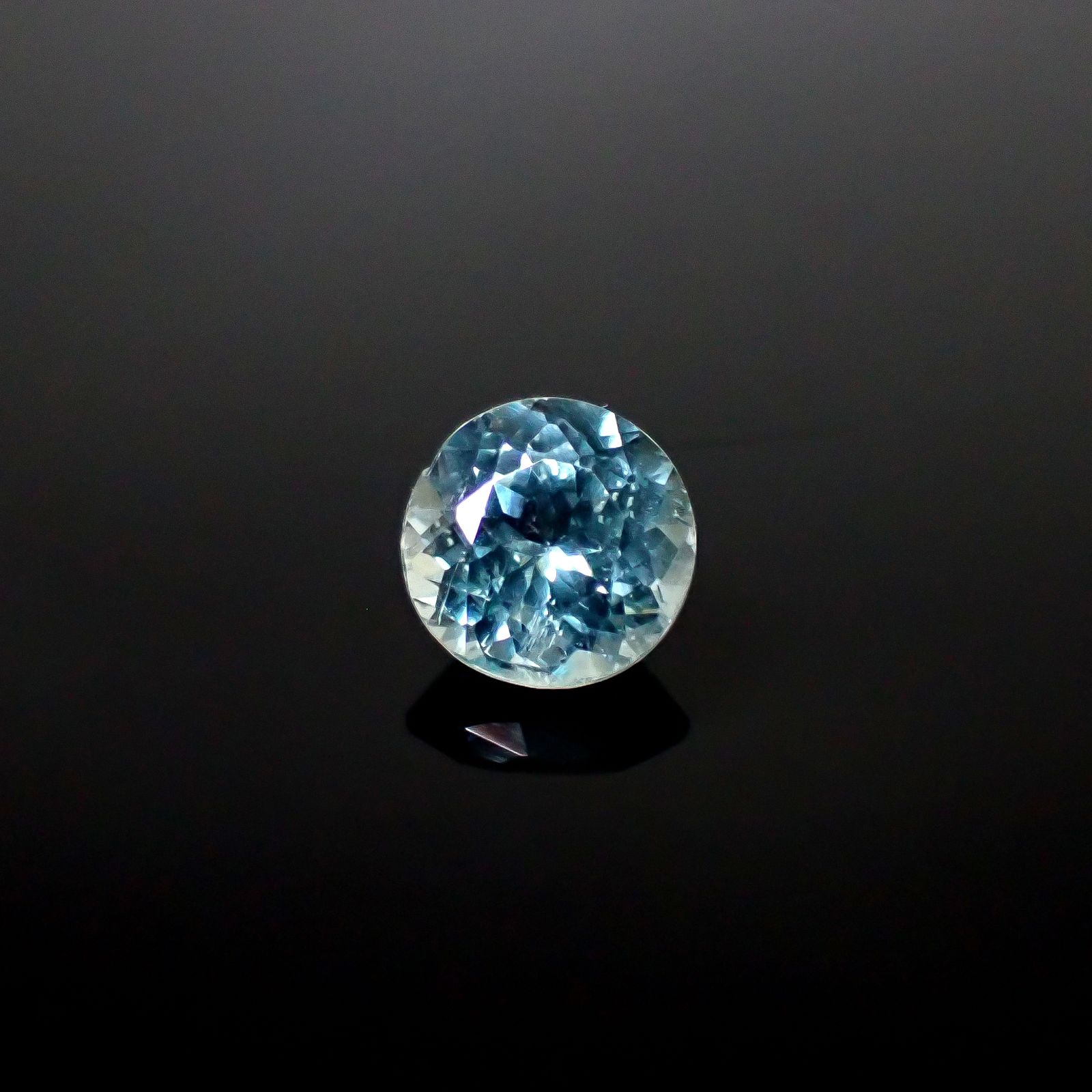 シーフォームカイヤナイト(宝石名カイヤナイト)タンザニア産 1.72ct 識別済[220616284]7.1x7.1mm前後