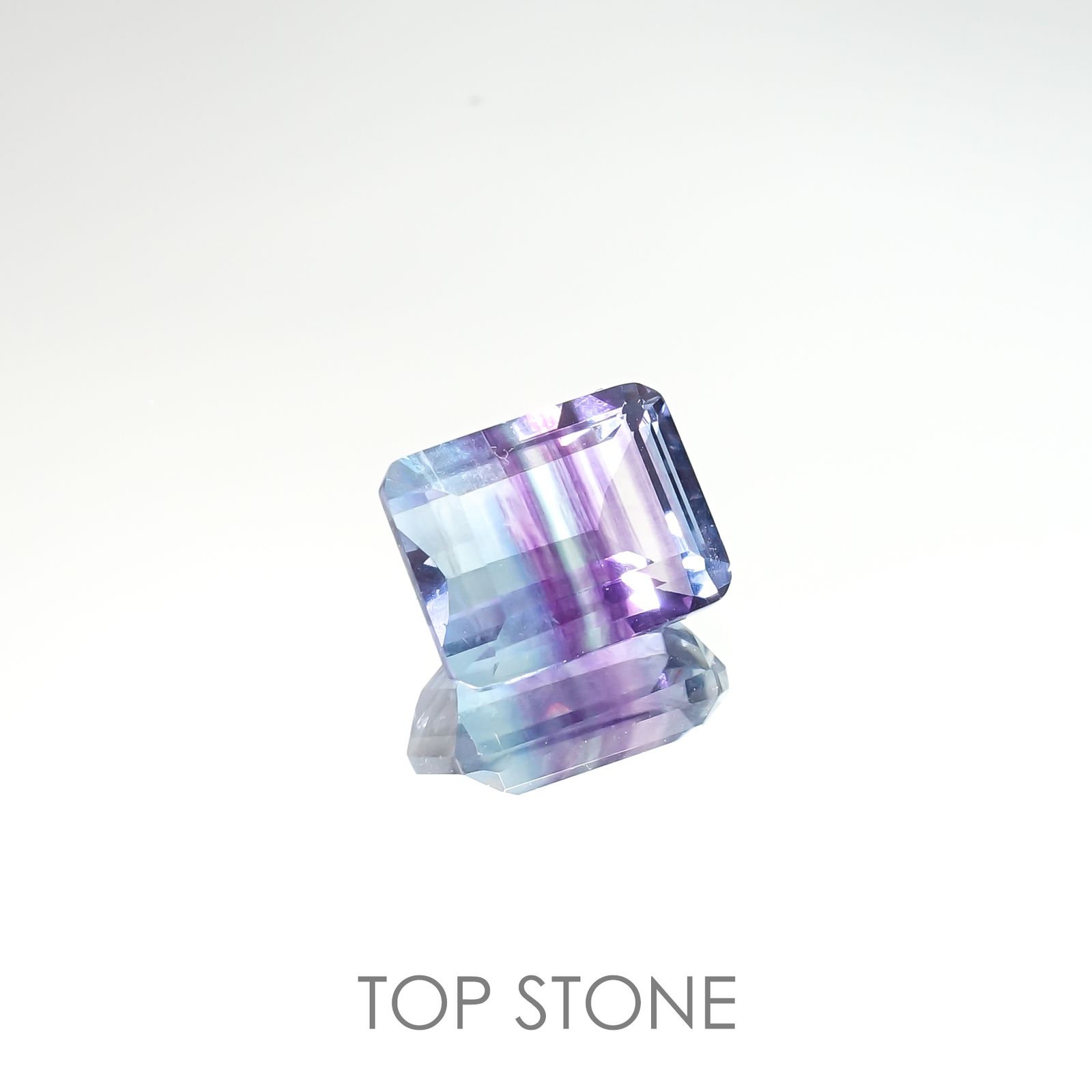 パーティカラーフローライト(宝石名フルオライト)ブラジル産 4.45ct 識別済[220115095]10.2x8.1mm前後