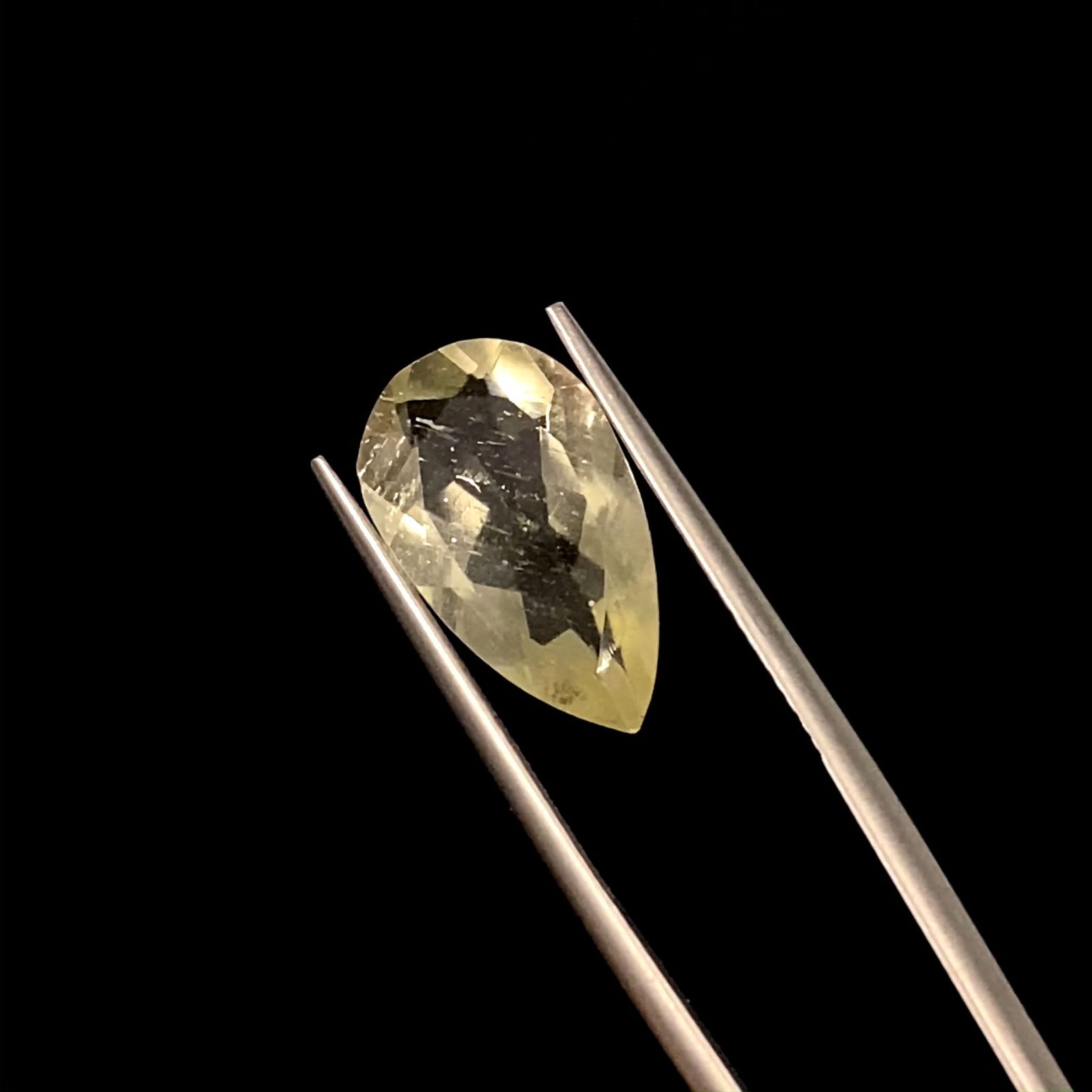 リビアングラス 発見地：エジプト・リビア砂漠 3.99ct[221018193]15.9
