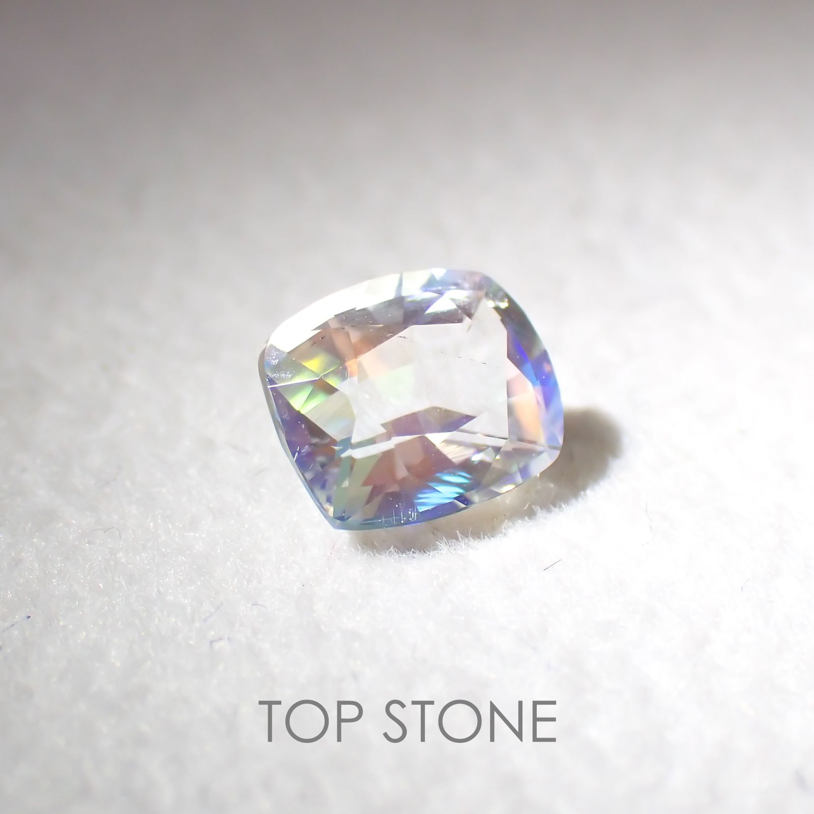レインボームーンストーン(アンデシンラブラドライト) マダガスカル産 ルース 0.87ct[210310128]6.6×5.5mm前後