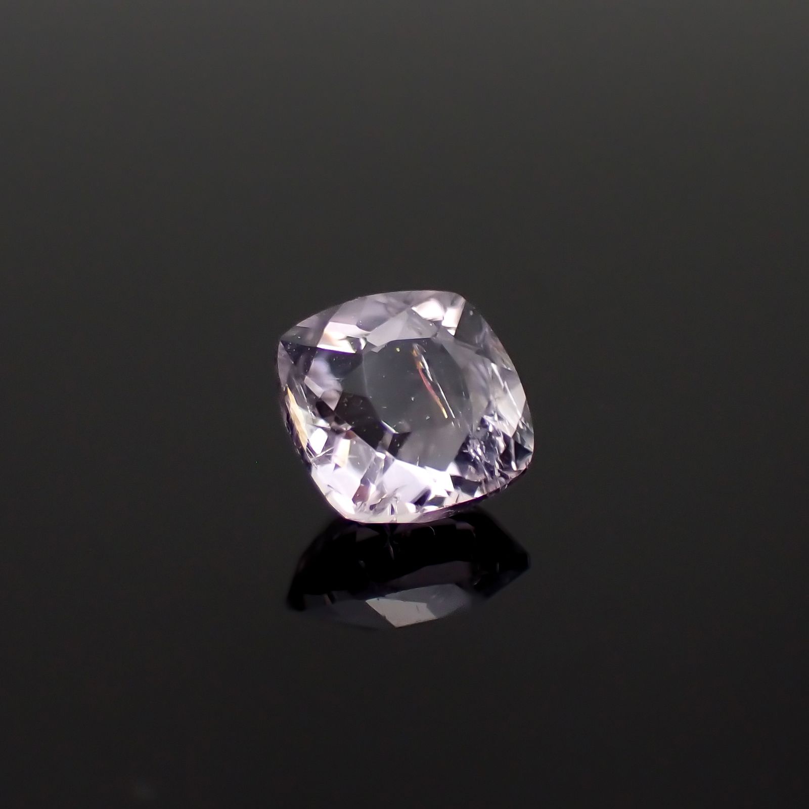 マリアライト フルオレッセンス(宝石名スキャポライト)スリランカ産 0.66ct 識別済[230421677]5.5x5.4mm前後