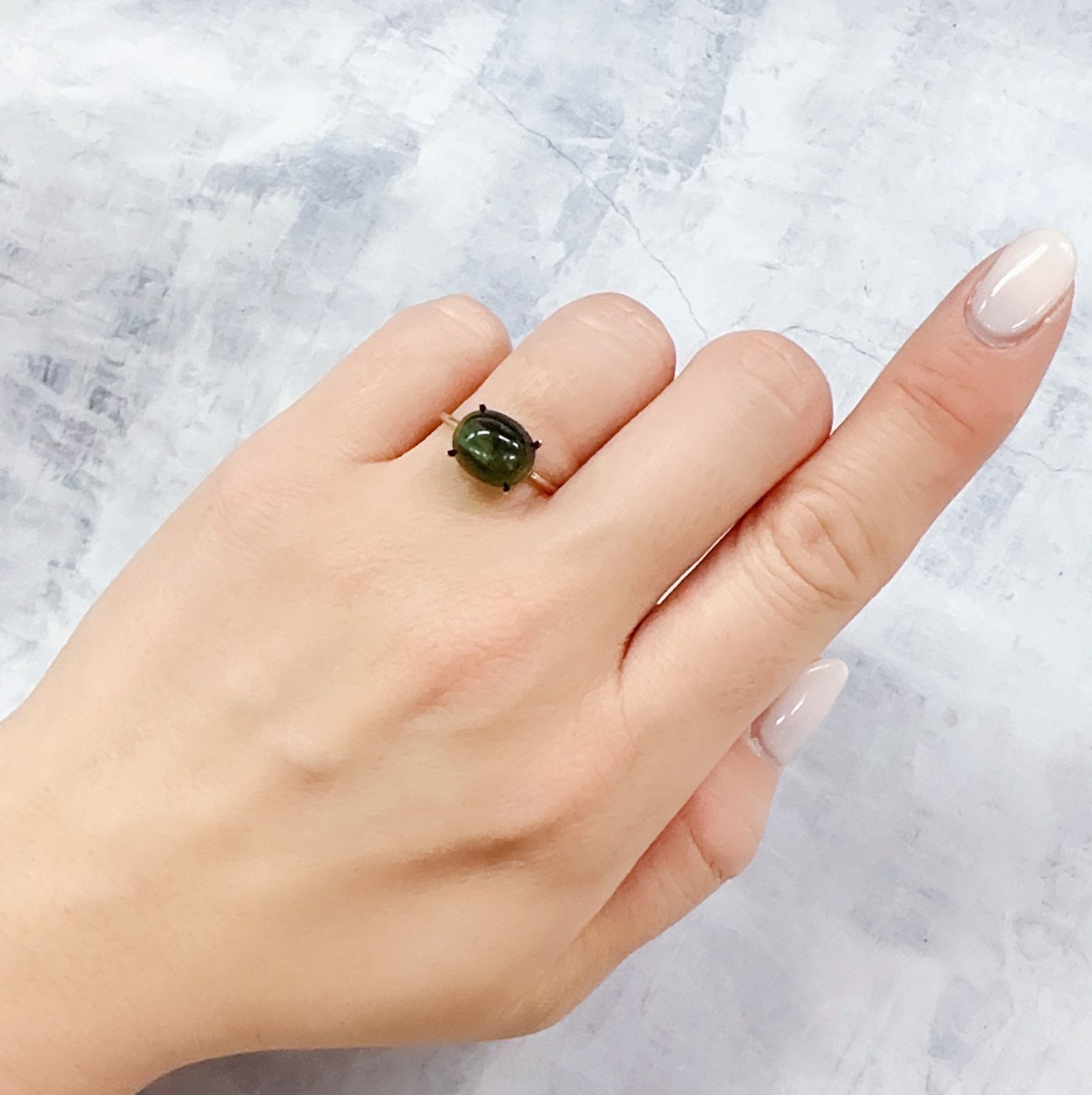 ダイオプサイドキャッツアイ(宝石名ダイオプサイト・キャッツアイ)ロシア産 4.576ct ソ付(CGL)[230120301]10x8.1mm前後