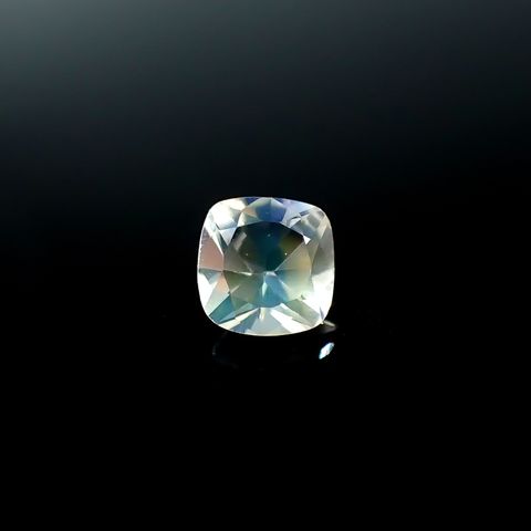 レインボームーンストーン タンザニア産 0.53ct [250730920]5.3x5.2mm前後