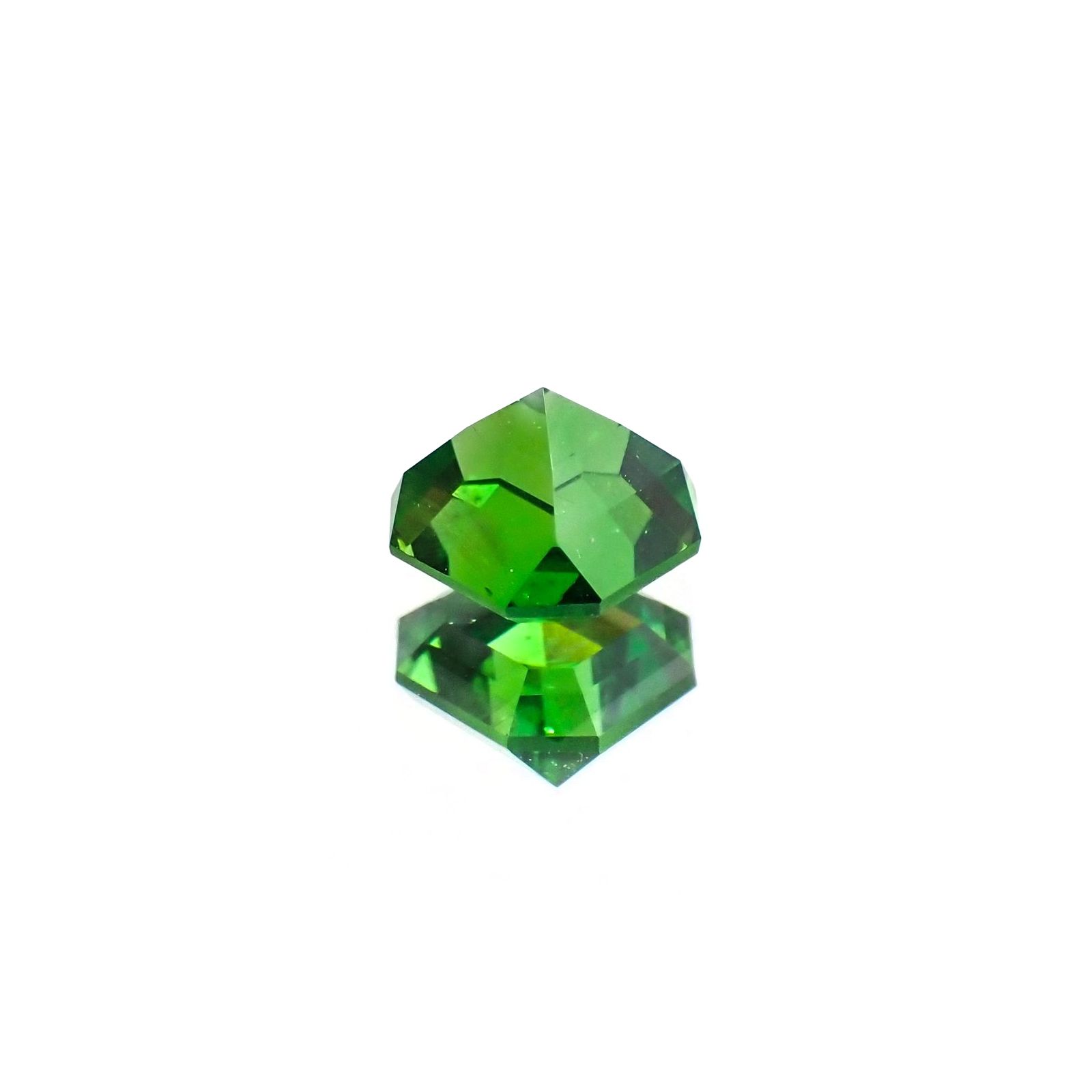 デマントイドガーネット(宝石名デマントイド・ガーネット) ロシア産 ソ付(彩珠) 0.931ct / 5x5mm前後 [210310253]