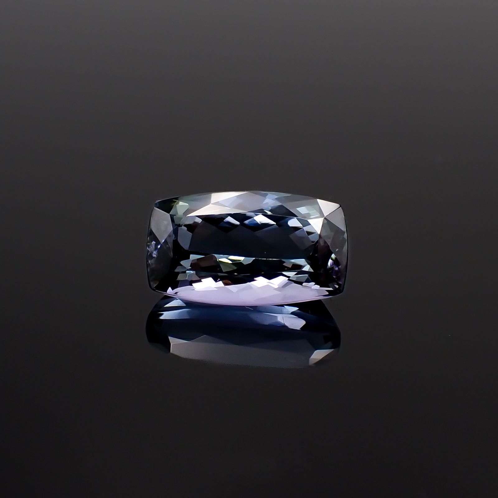 バイカラータンザナイト(宝石名ゾイサイト)タンザニア産 3.52ct 識別済[221119001]11.5x6.7mm前後