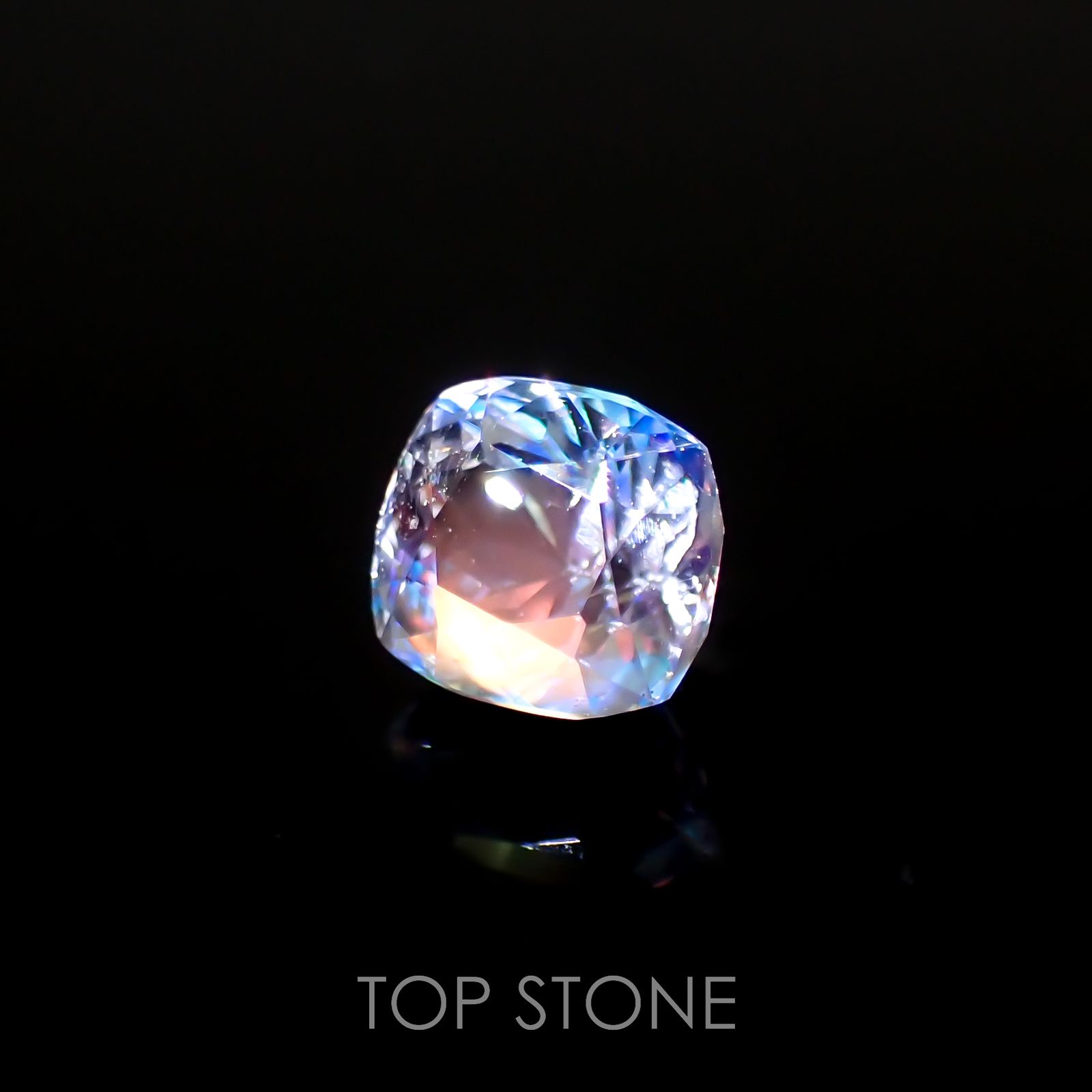 レインボームーンストーン(宝石名ラブラドライト)マダガスカル産 0.52ct 識別済[221018295]4.9x4.4mm前後