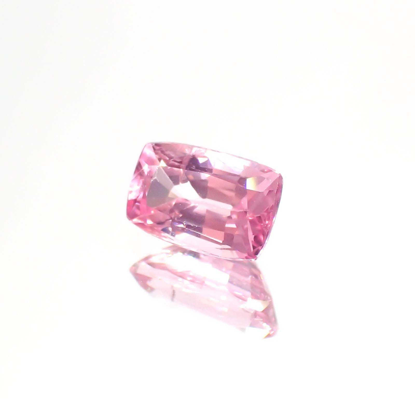 ピンクスピネル(宝石名ピンク・スピネル)タンザニア産 1.179ct ソ付(彩珠)[230722573]7.5x4.7mm前後