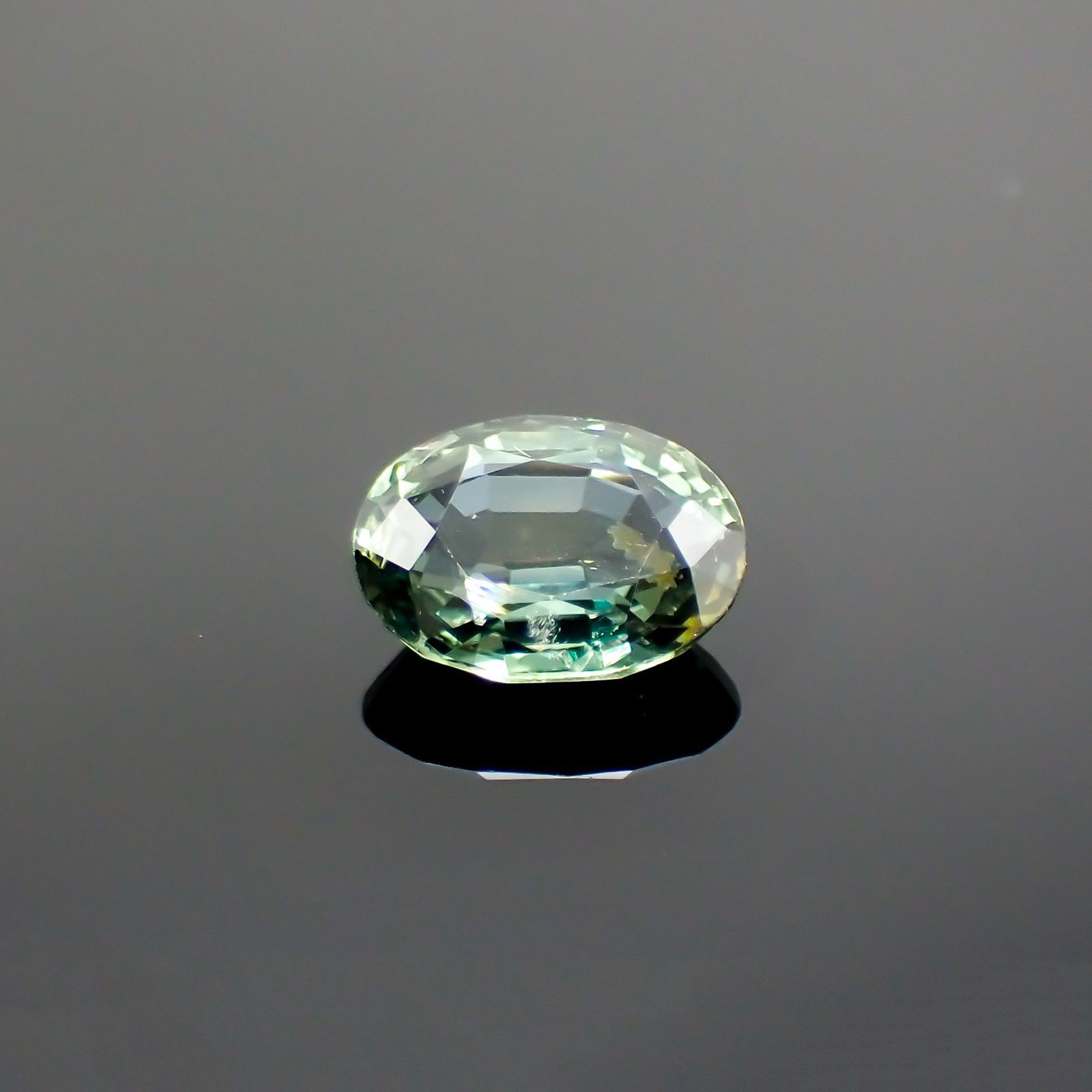 サファイア(宝石名サファイア) マダガスカル/スリランカ産 識別済 1.41ct / 7.7x6mm前後 [260112472]