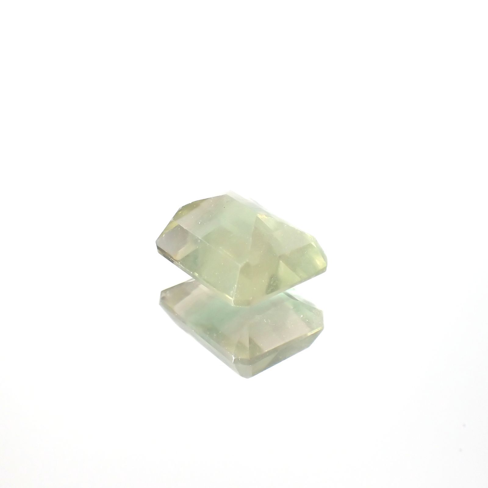 バイカラーフローライト フルオレッセンス ブラジル産 3.73ct[230722975]9.7x7.9mm前後