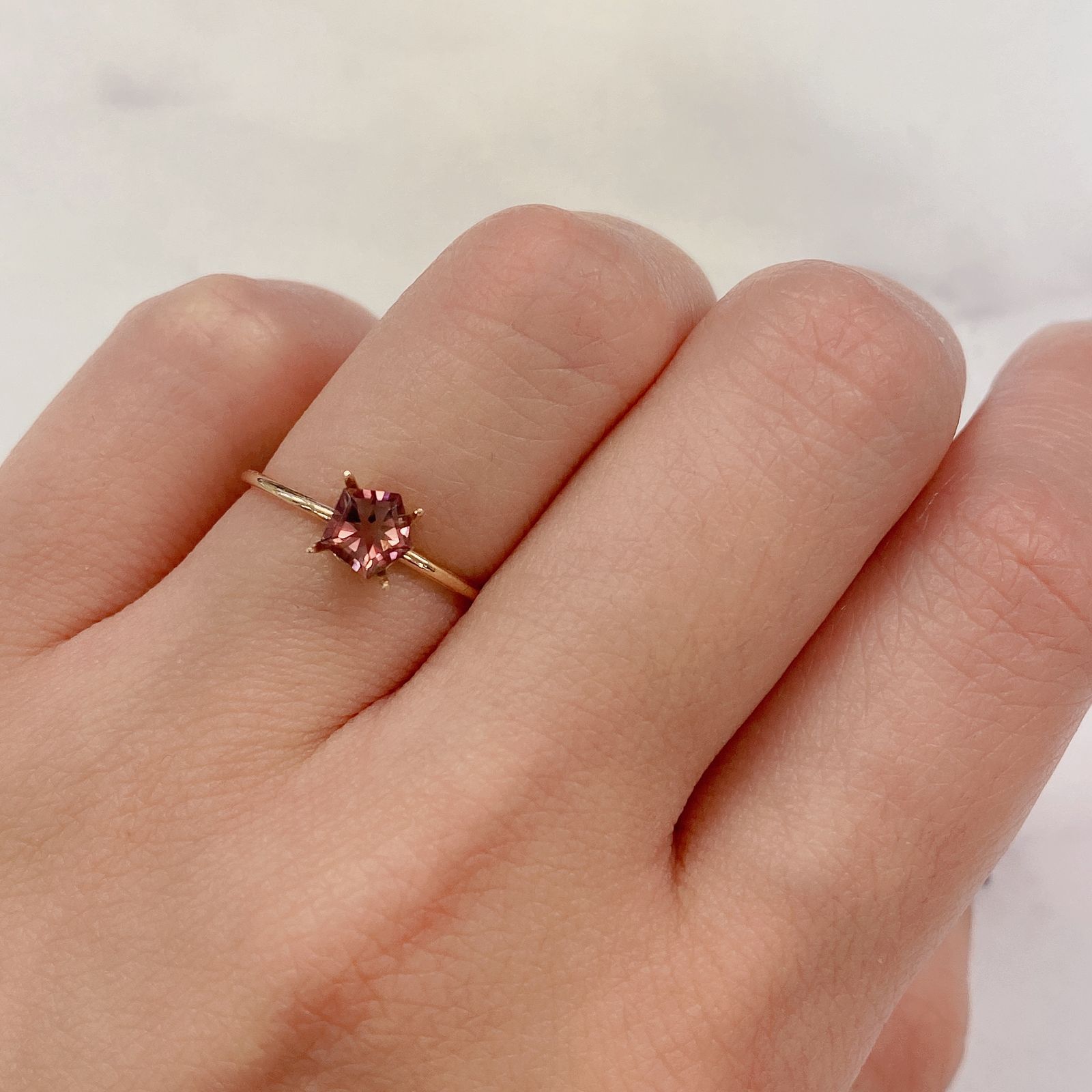 ◇ペンタゴンカット◇ピンクトルマリンSA(宝石名ピンク・トルマリン) ブラジル/アフリカ産 0.47ct 識別済[21019551]5.2×5.2mm前後