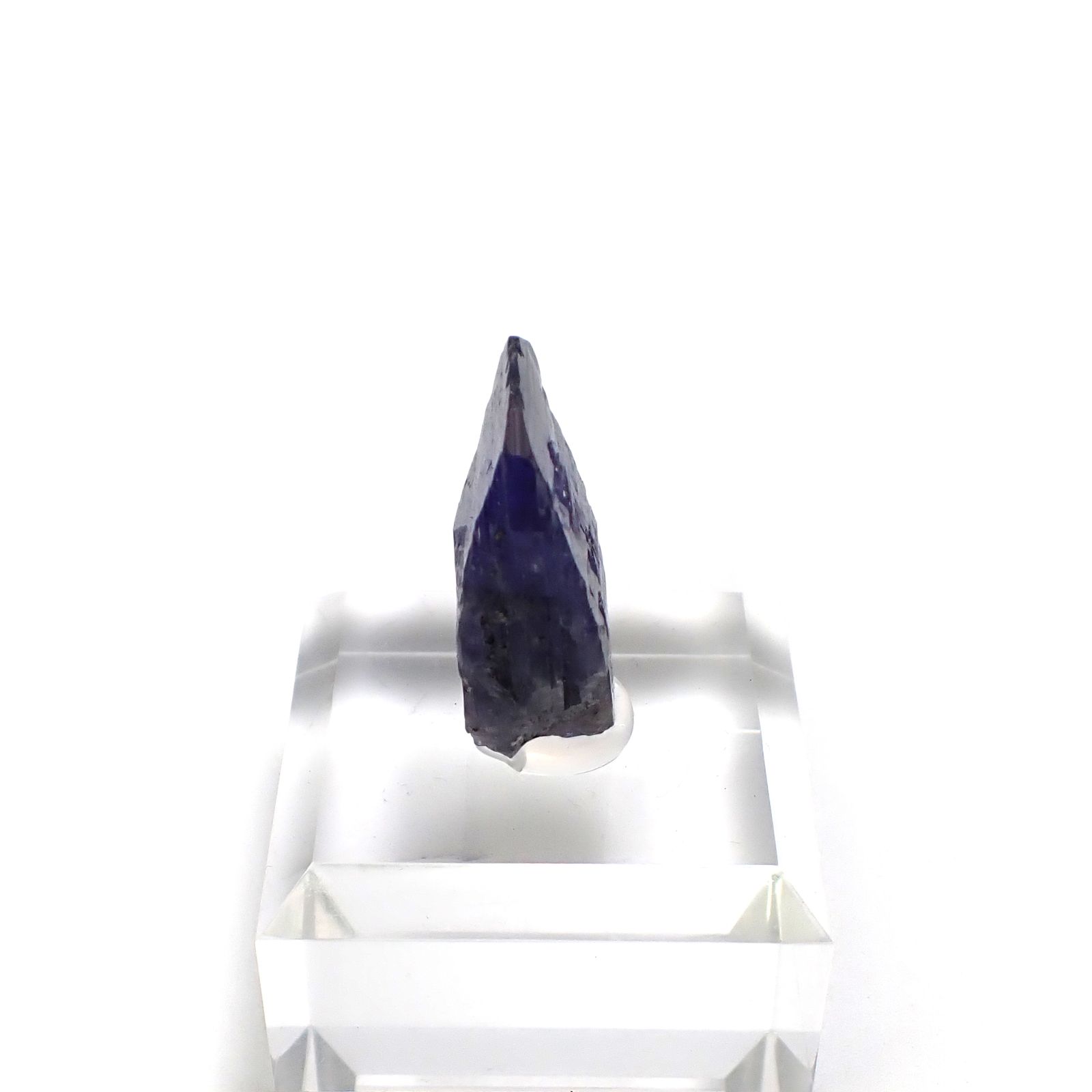 バイカラータンザナイト原石 タンザニア産 アクリル台座付き 50.31ct(10.06g) / 10.5x16.7x30.1mm前後 [260632369]