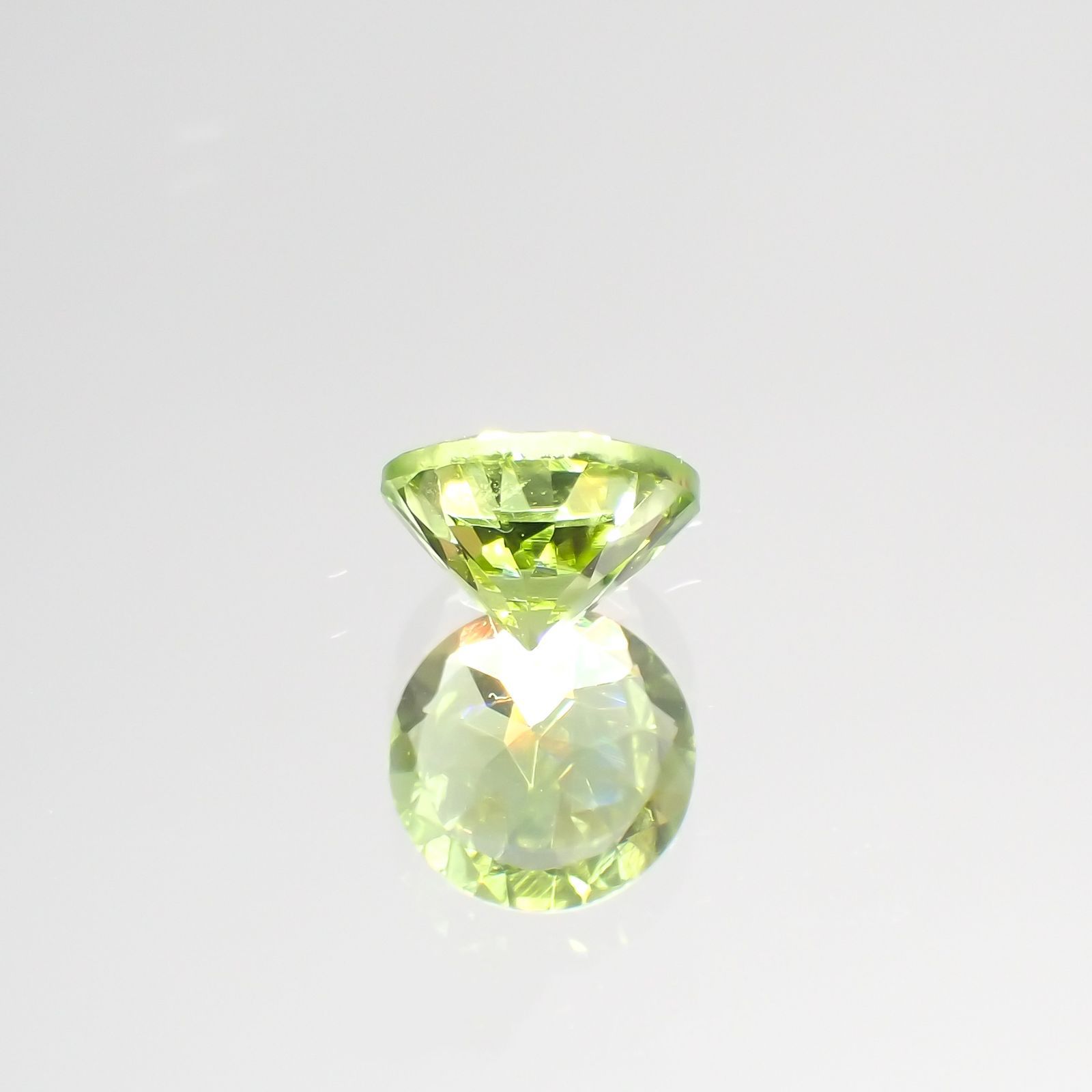 ペリドット(宝石名ペリドット) パキスタン産 1.05ct 識別済[210813075]6.3×6.3mm前後