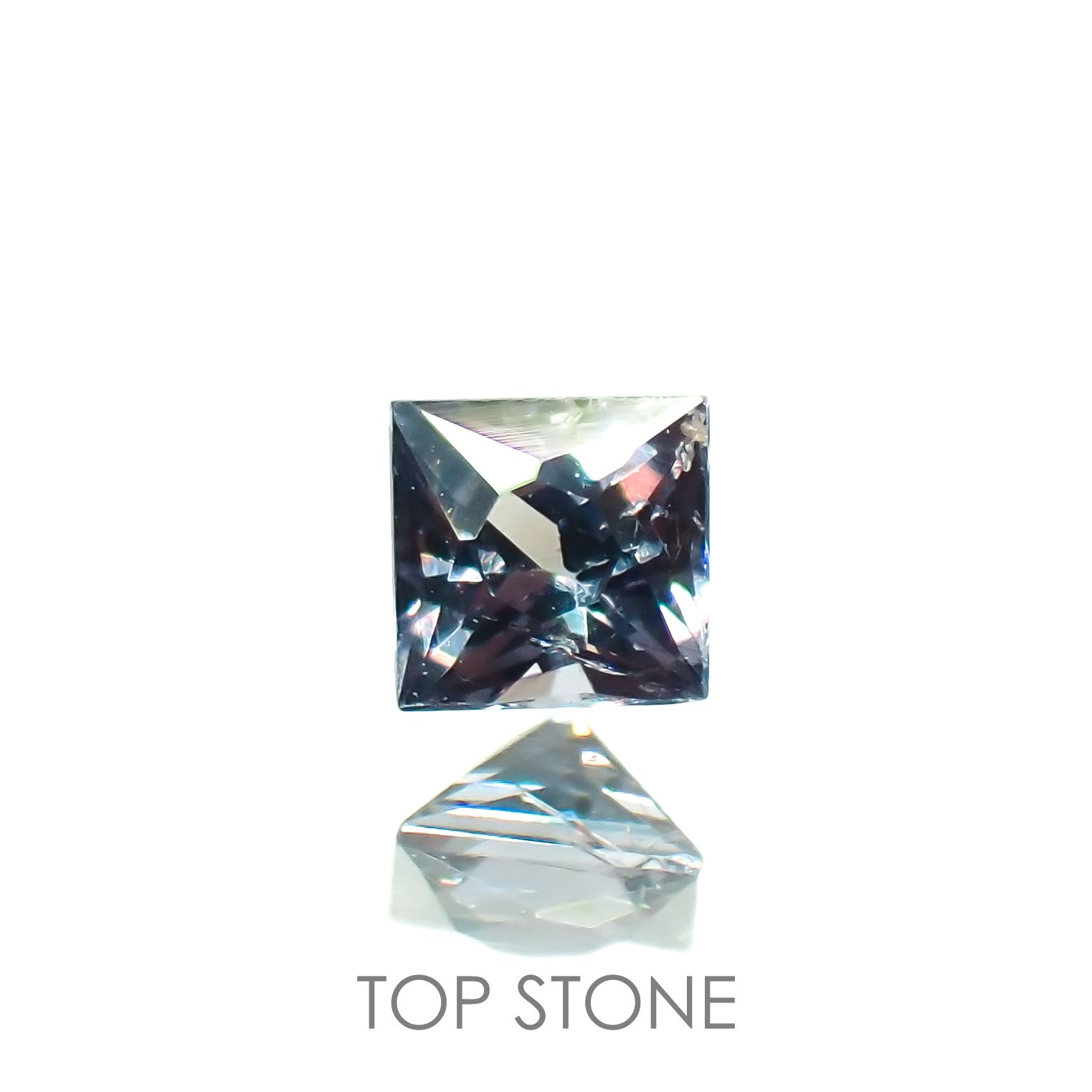 ◇プリンセスカット◇カラーチェンジガーネット アレキタイプ(宝石名ガーネット)マダガスカル・ベキリー産 0.10ct 識別済[221219412]2.4x2.4mm前後