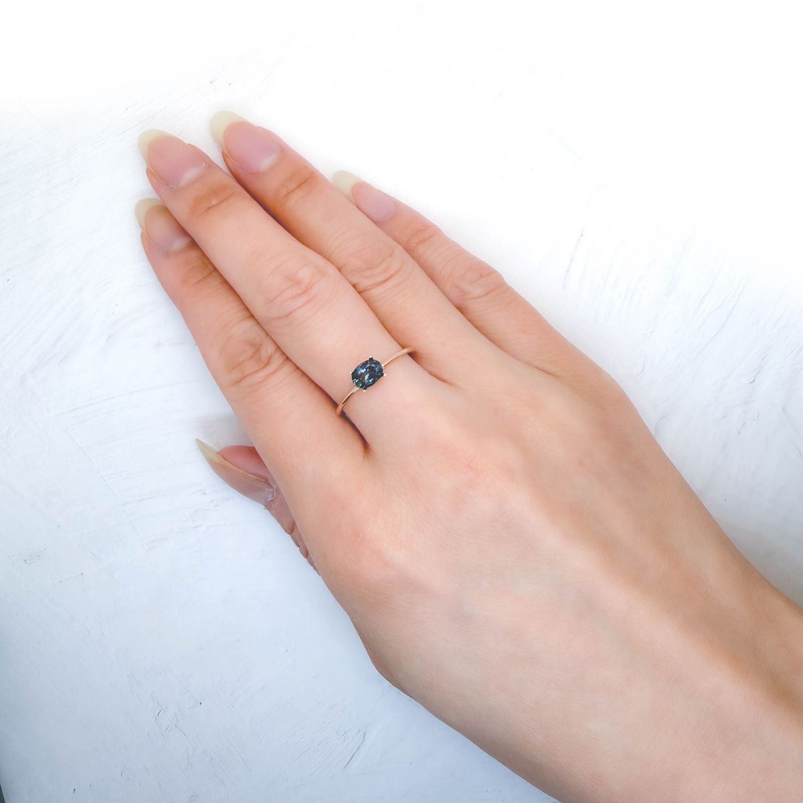 バイカラーサファイア(宝石名バイカラー・サファイア)マダガスカル/オーストラリア産 識別済 0.61ct / 5.8x4.2mm前後 [260814084]