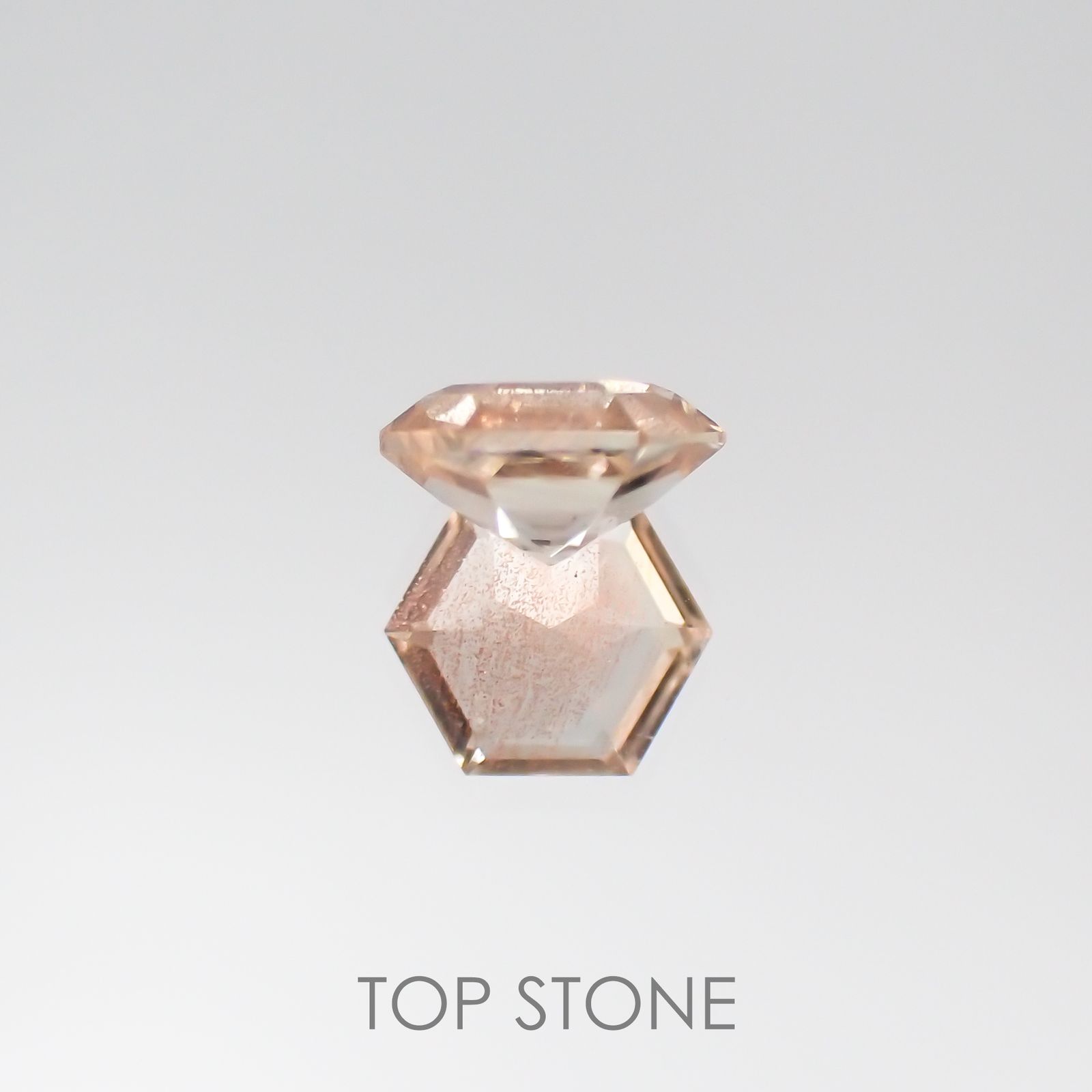 ◇ヘキサゴンカット◇オレゴンサンストーン SA アメリカ産 ルース 0.39ct[210610968]4.7×4.7mm前後