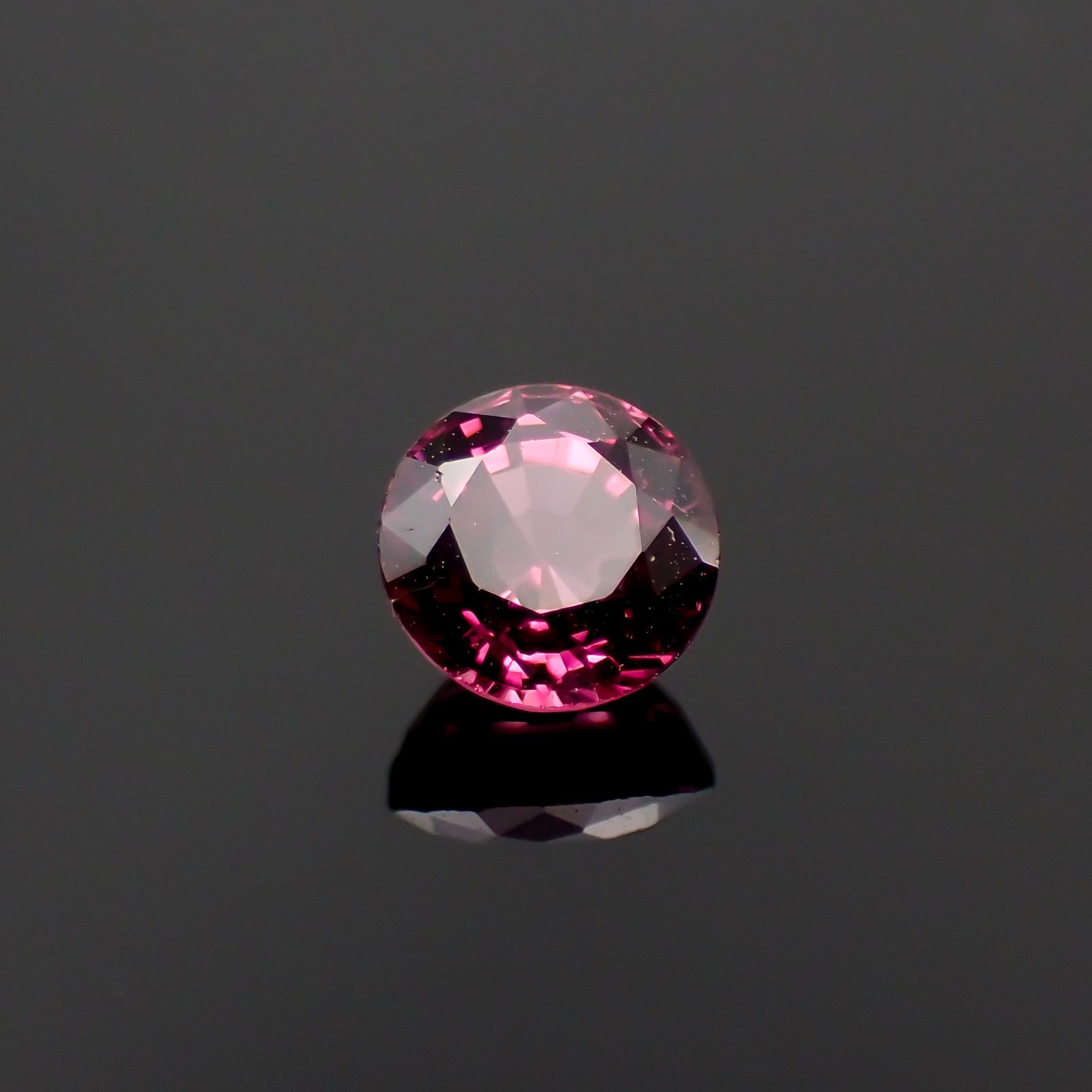 ロードライトガーネット(宝石名ロードライト・ガーネット)ブラジル産 0.69ct 識別済[230421589]4.9x4.9mm前後