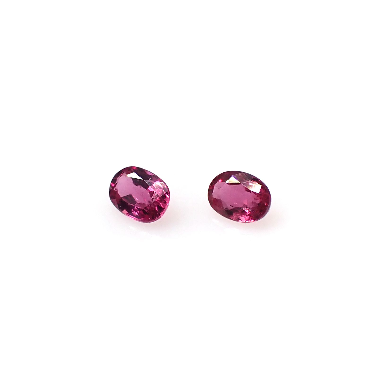 ◇ペアセット◇ルビー モザンビーク/ビルマ産 0.27ct(2pcs合計) [250630557]3.5-3.6x2.5-2.6mm前後