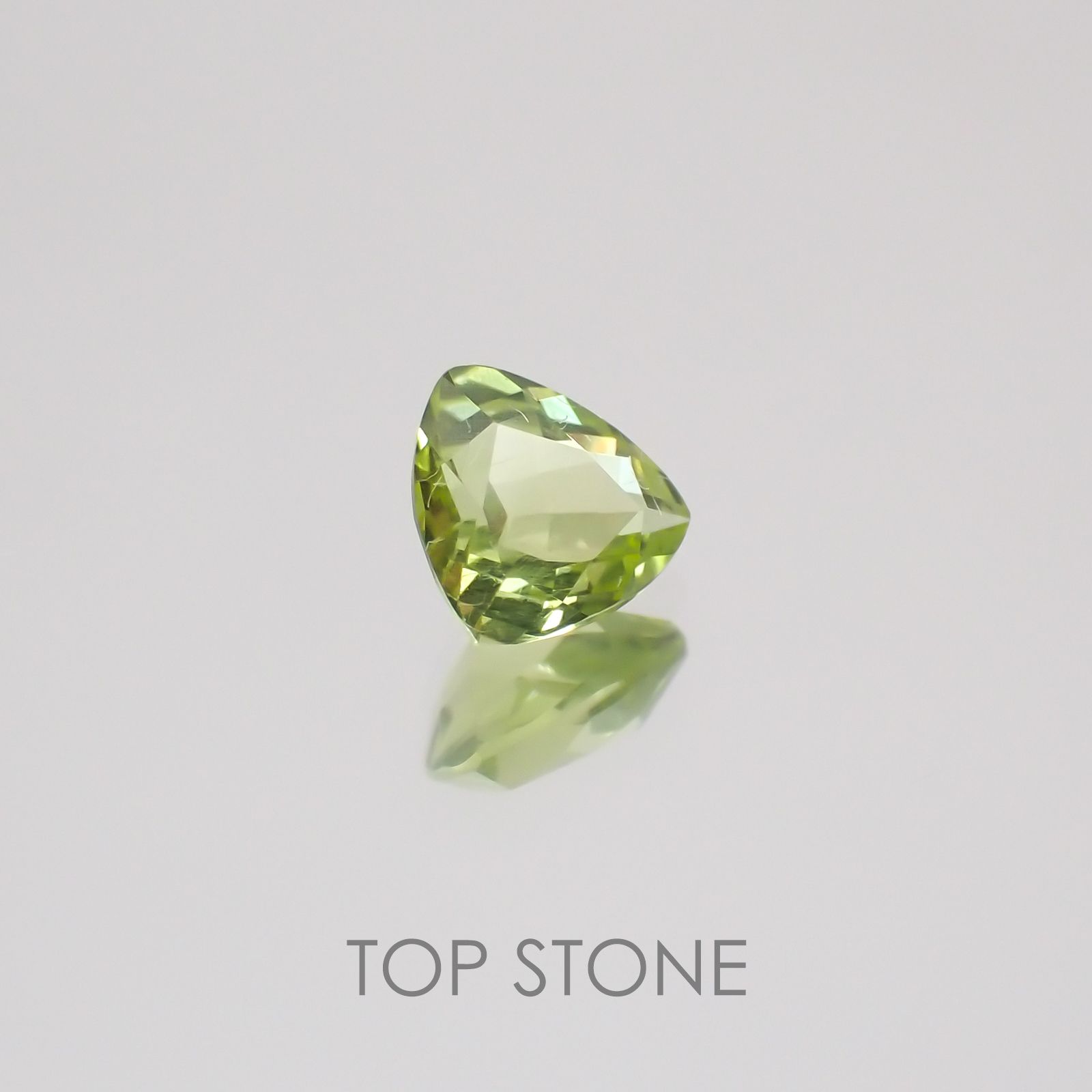 グリーンエンスタタイト(宝石名グリーン・エンスタタイト) カメルーン産 0.28ct 識別済[20128859]4.3×4.1mm前後