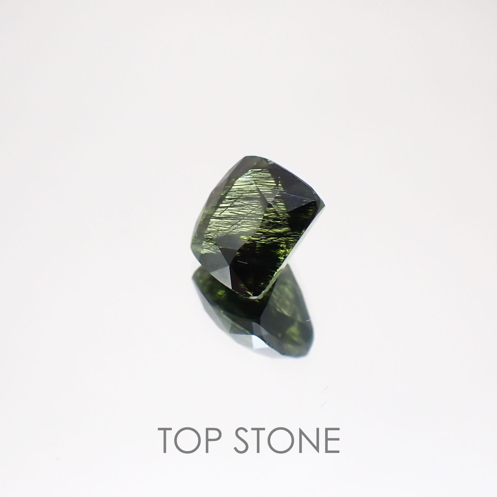 ルドウィジャイトインペリドット  パキスタン産 ルース 3.07ct[20128798]8.2×7.8mm前後