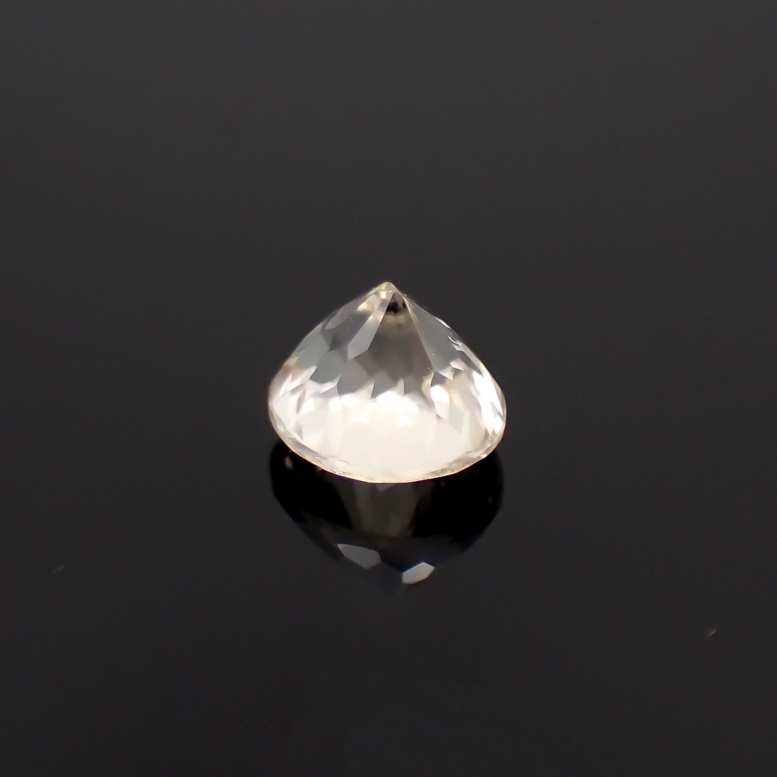 シンハライト(宝石名シンハライト)スリランカ産 識別済 0.53ct / 4.9x4.4mm前後 [260419709]