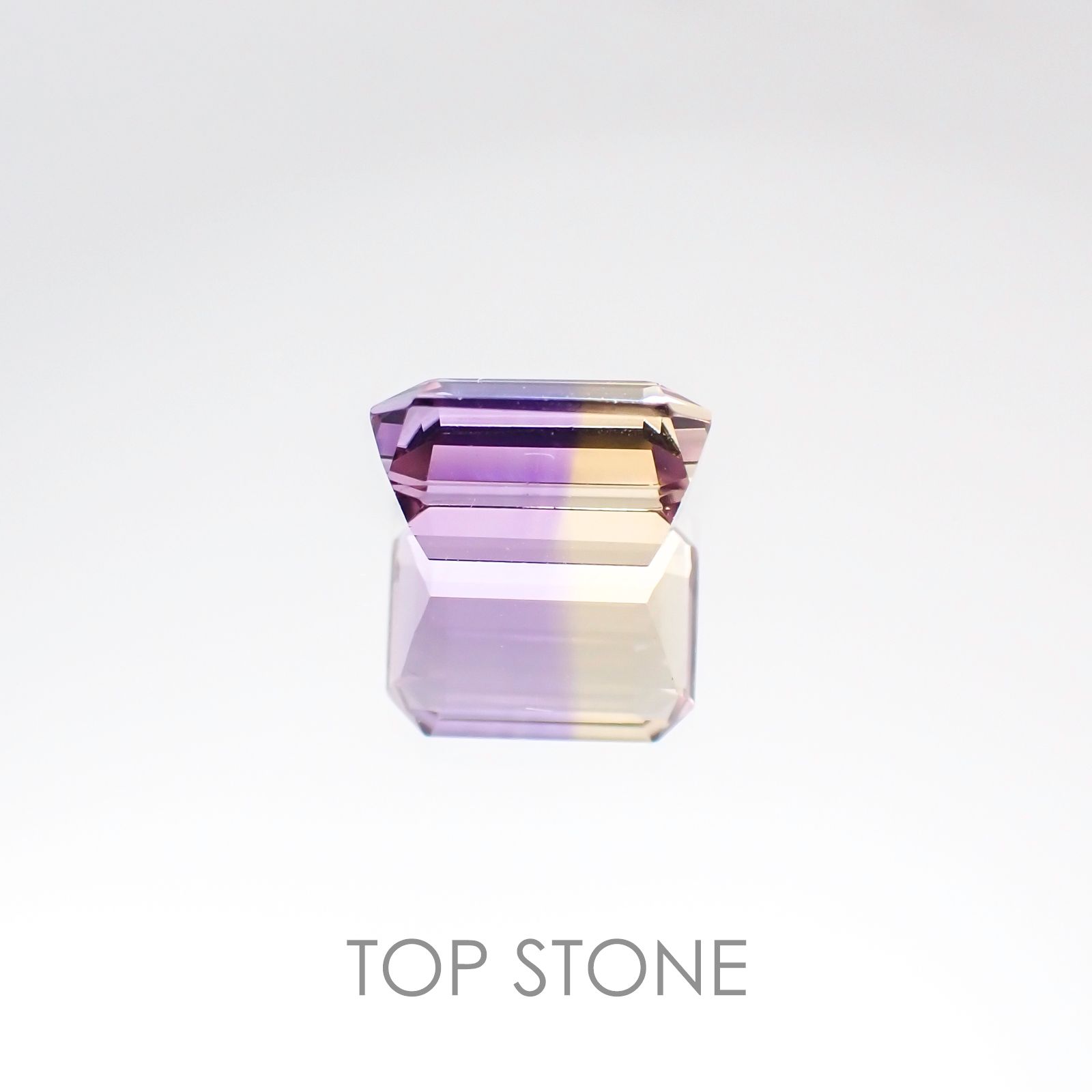 アメトリン(宝石名バイカラー・クォーツ/別名アメトリン) ボリビア産 2.21ct 識別済[20106894]9.1×6.9mm前後
