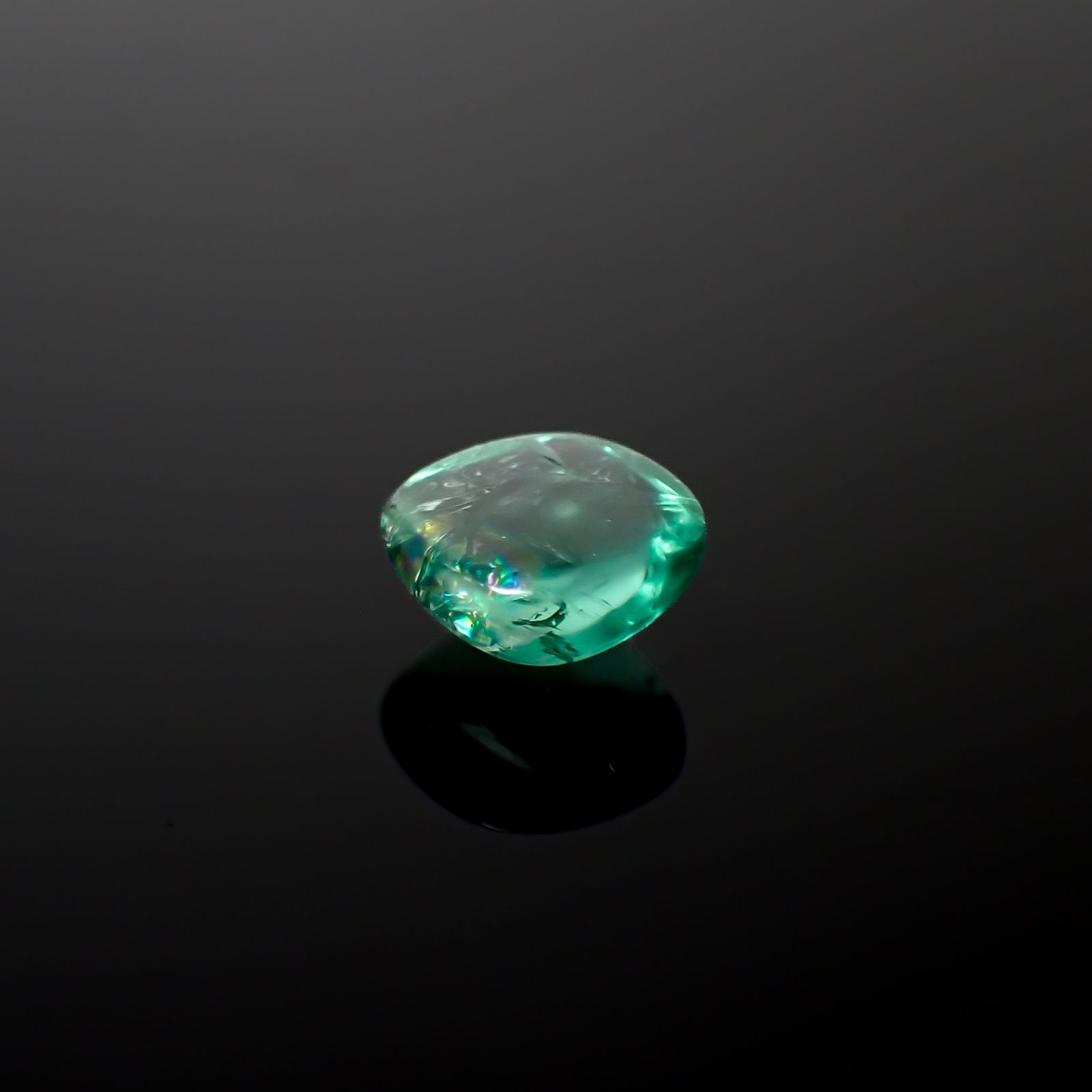 フローライト フルオレッセンス イギリス・ロジャリー鉱山産 4.74ct[240527712]9.9x9.7mm前後
