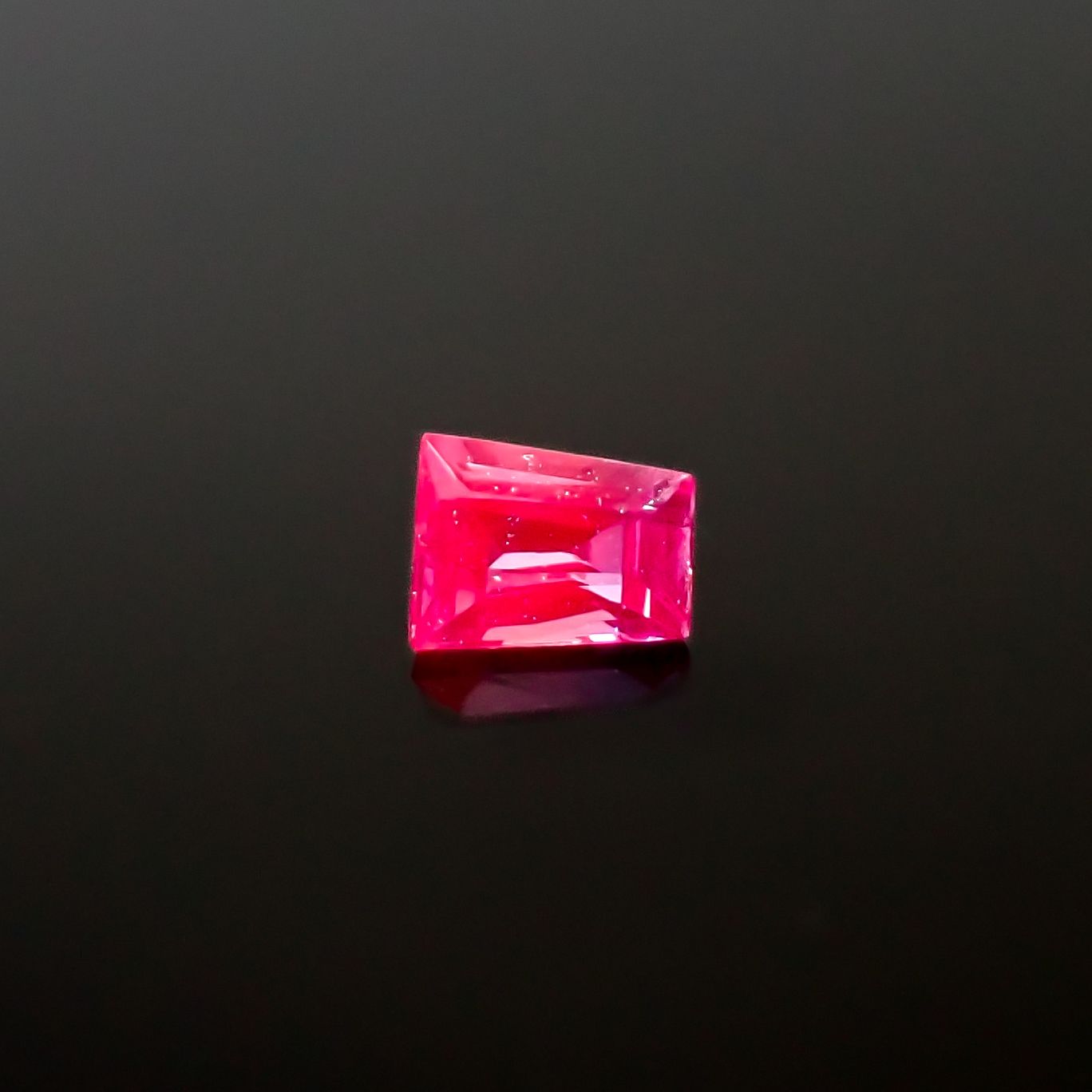 ウィンザーサファイア タンザニア・ウィンザー産 0.14ct / 3.3x2.6mm前後 [260532137]