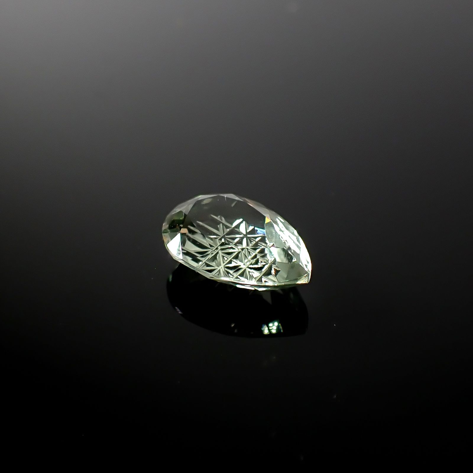 ◇甲州貴石切子Plus Three◇プラシオライト(グリーンアメジスト) カード付き ブラジル産 4.58ct [250630484]14x10mm前後